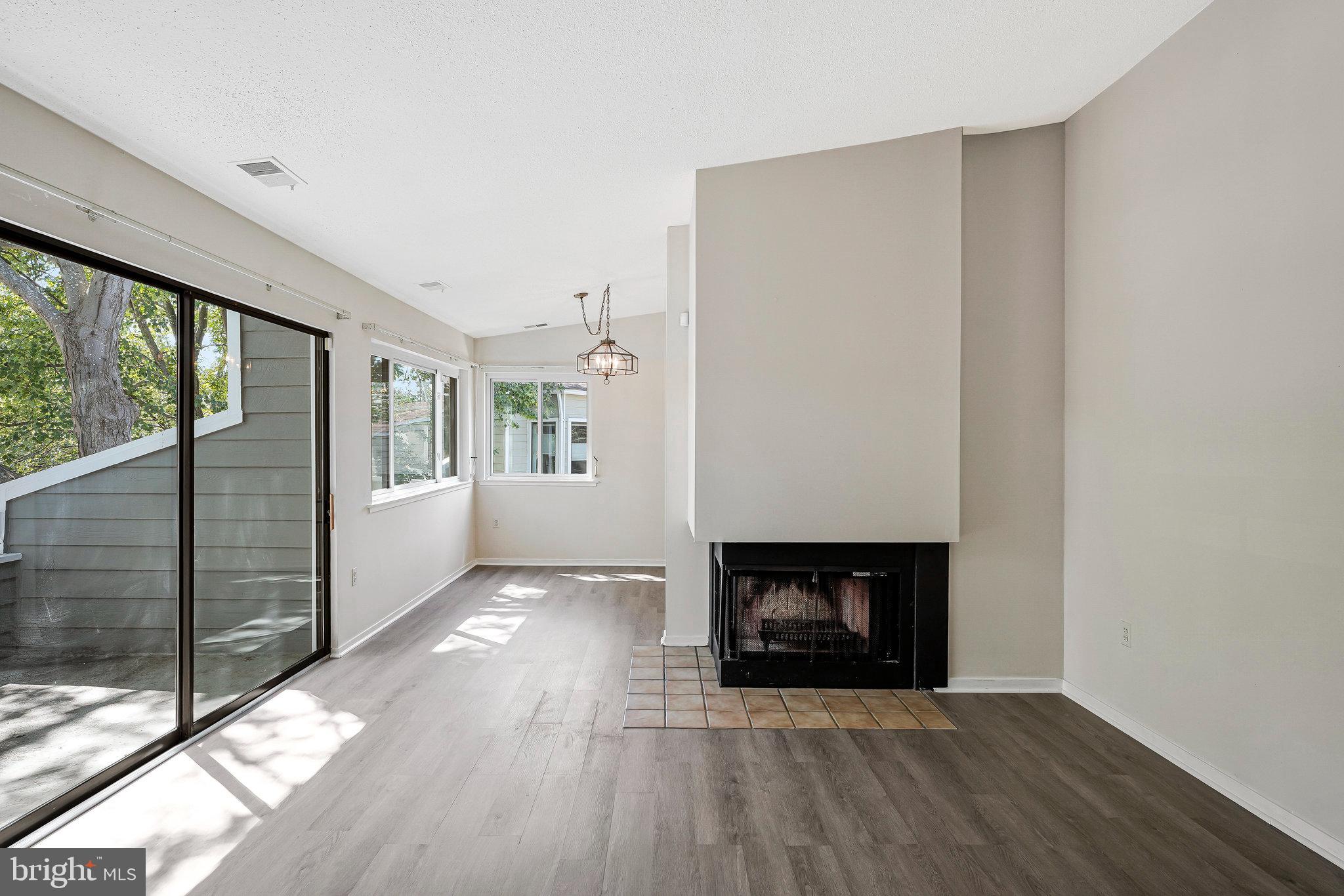 VILLA RIDGE CONDOMINIUMS - Residential Lease