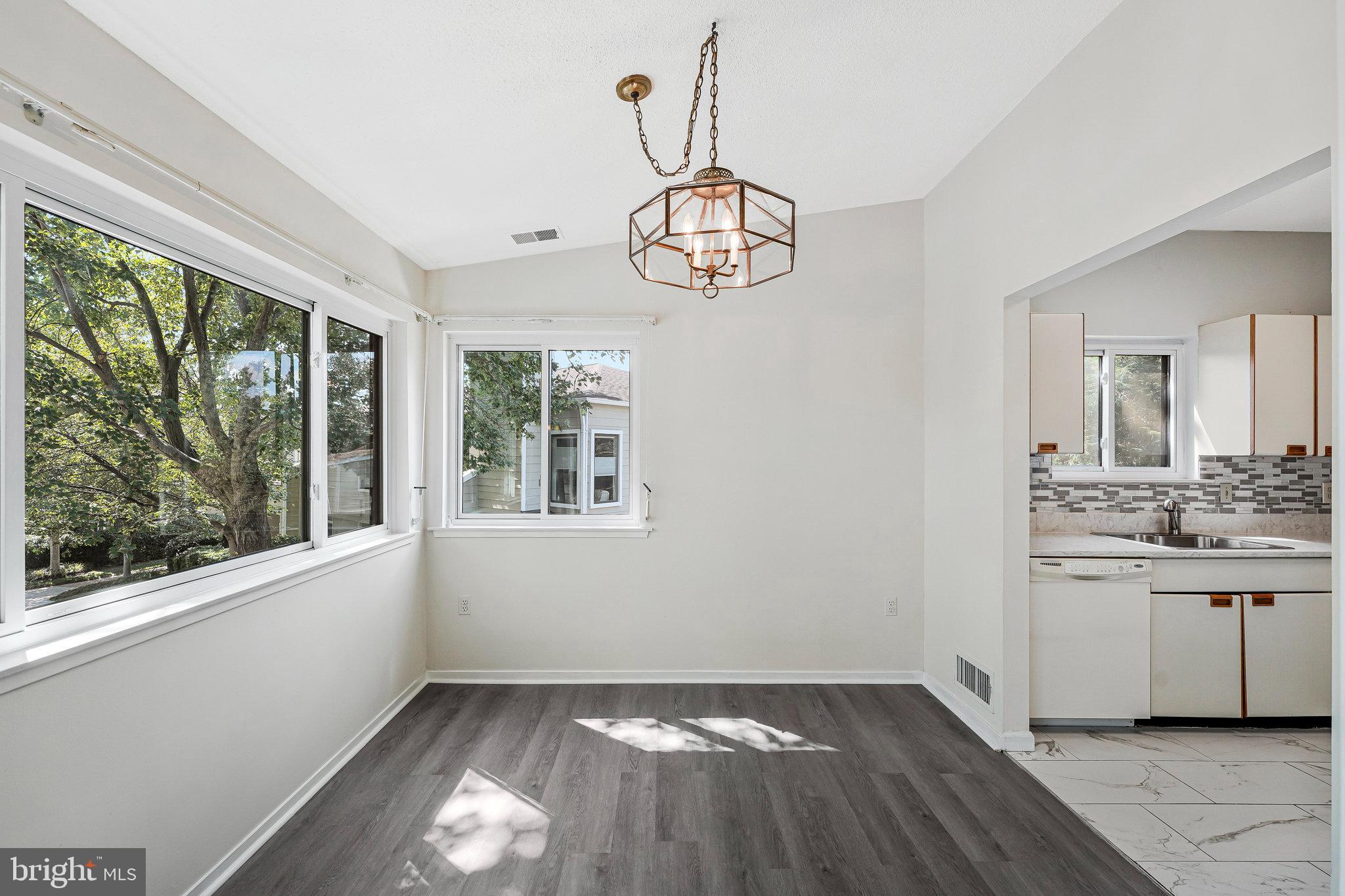 VILLA RIDGE CONDOMINIUMS - Residential Lease