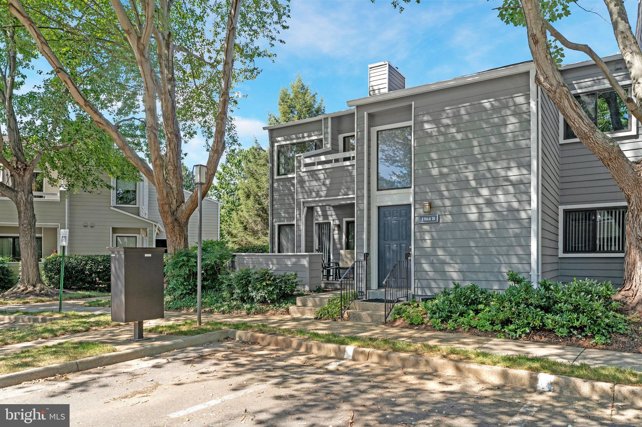 VILLA RIDGE CONDOMINIUMS - Residential Lease