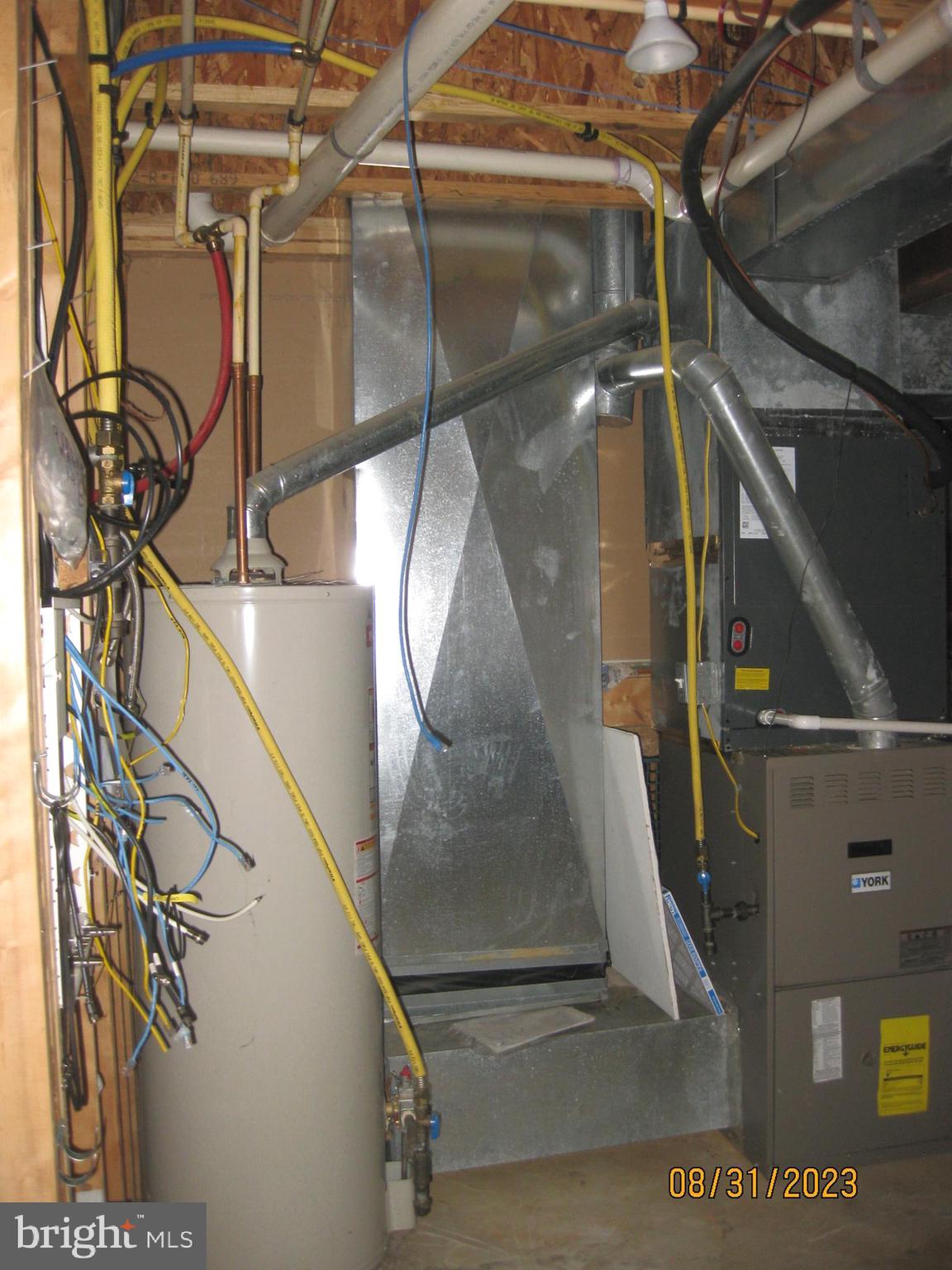 HUNTFIELD - Residential Lease