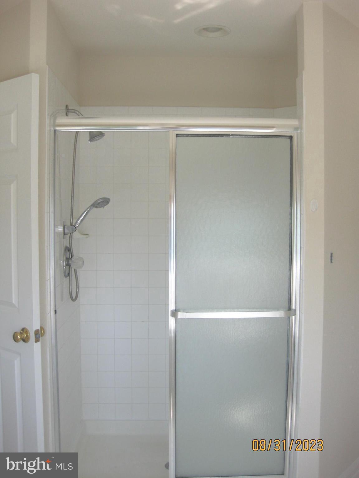 HUNTFIELD - Residential Lease