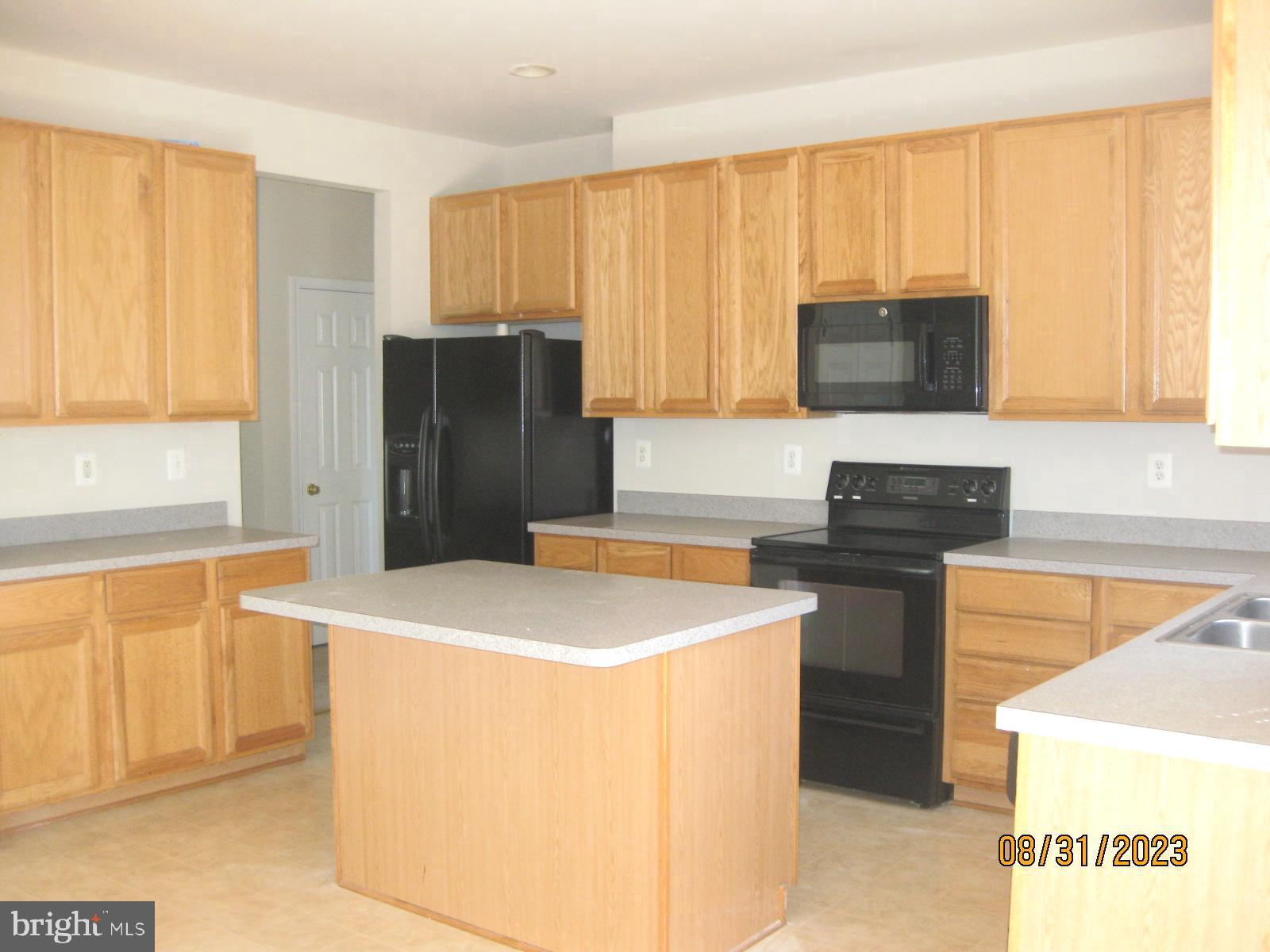 HUNTFIELD - Residential Lease