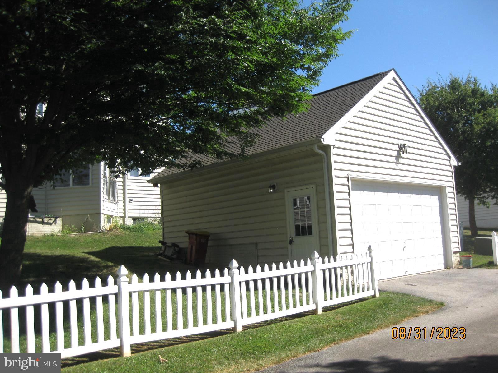 HUNTFIELD - Residential Lease