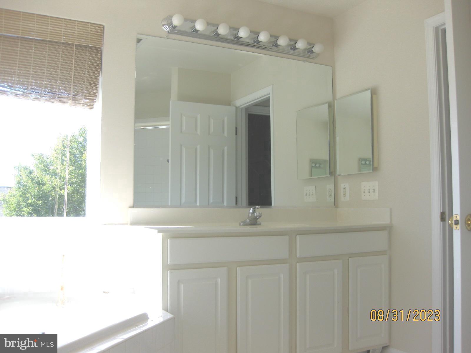 HUNTFIELD - Residential Lease