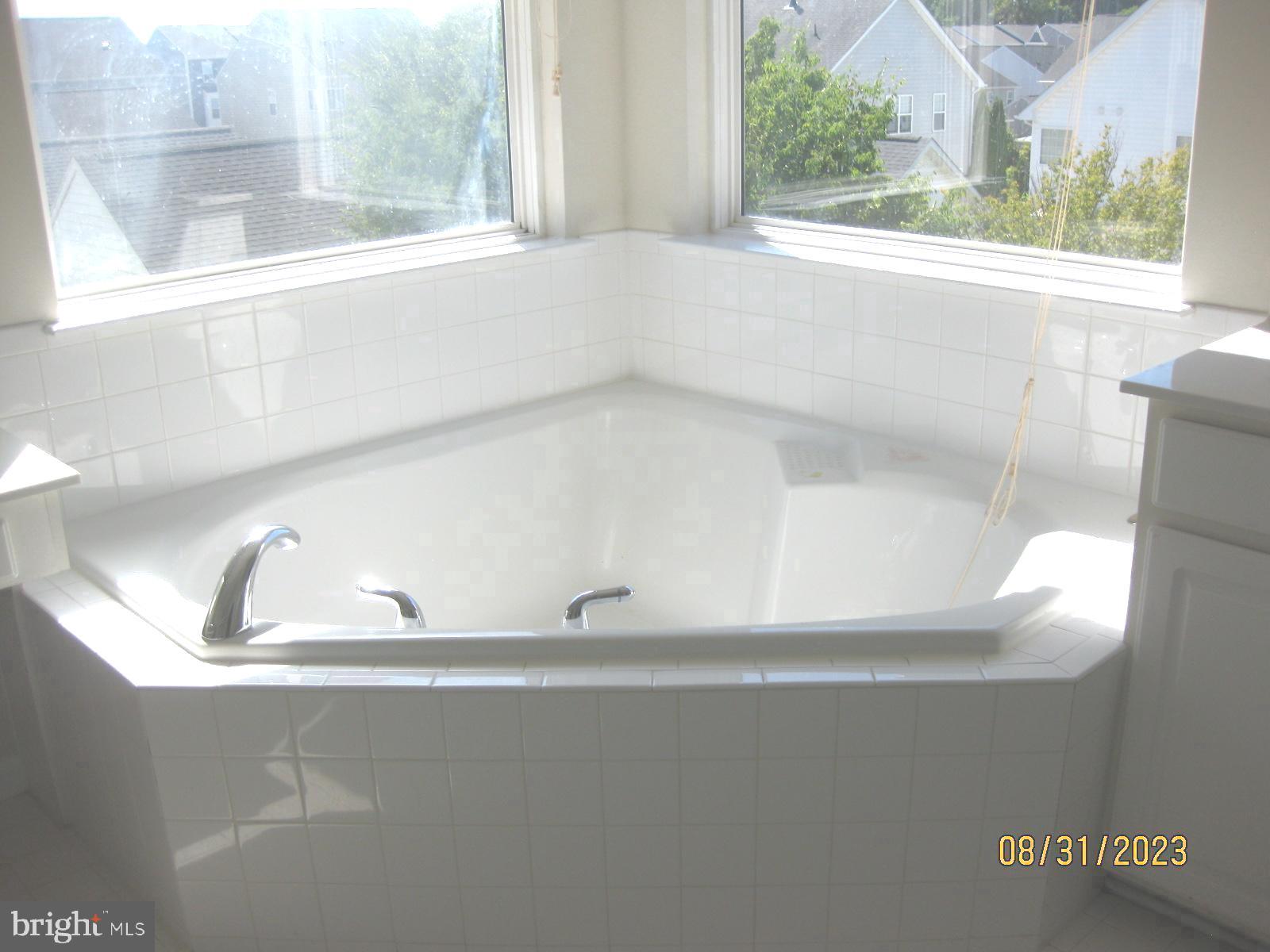 HUNTFIELD - Residential Lease