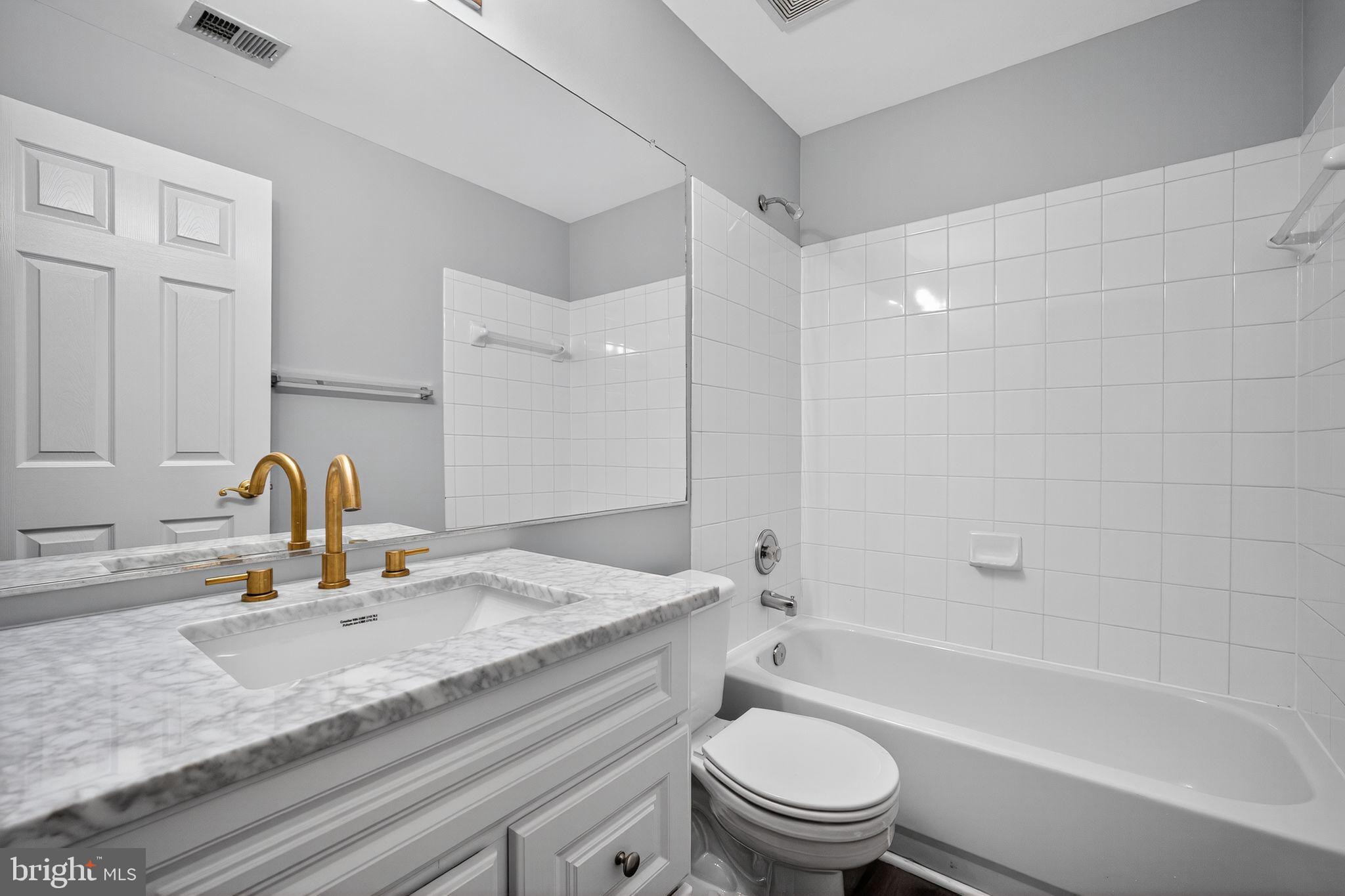 ROCKLAND VILLAGE - Residential Lease