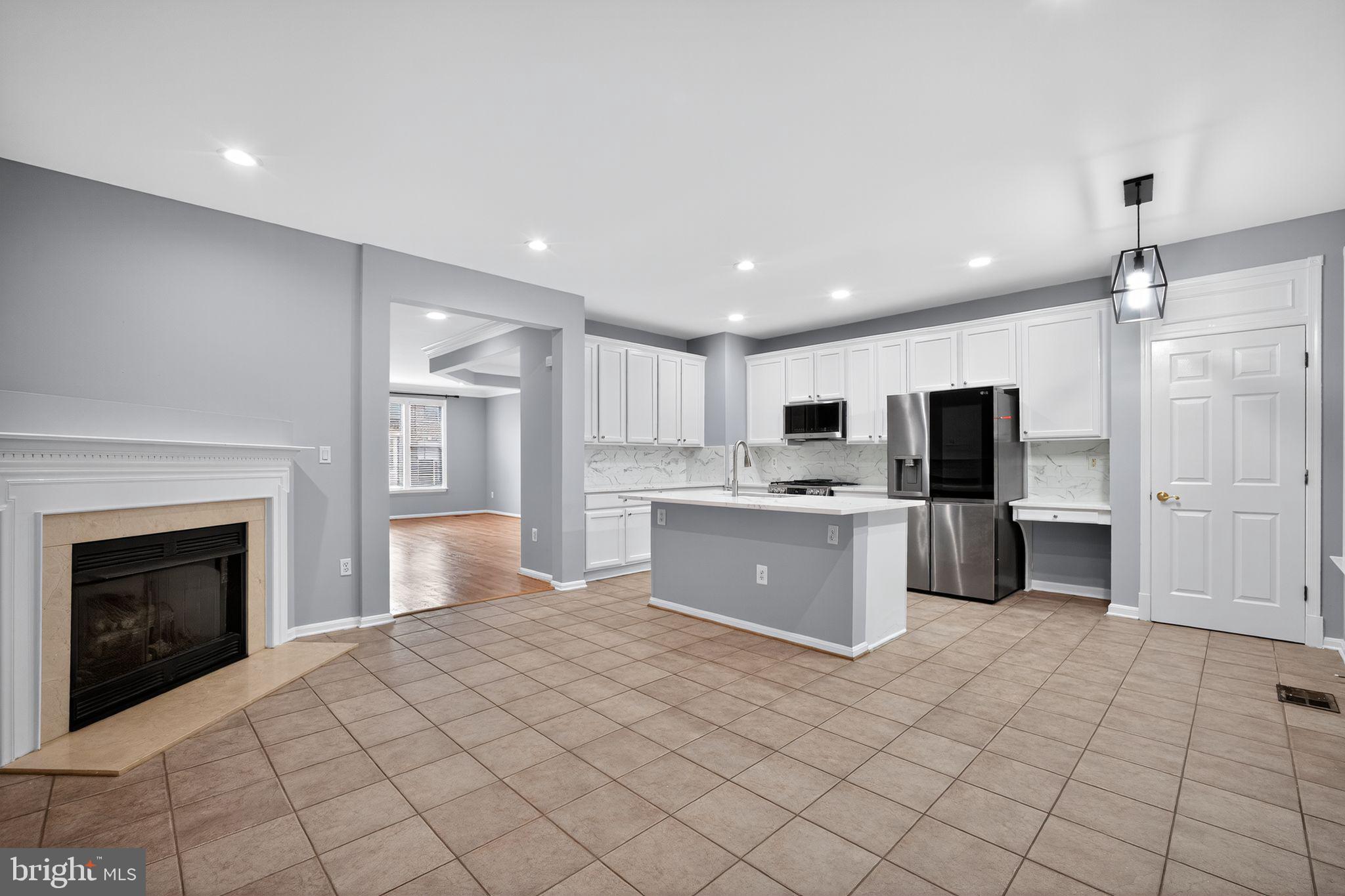 ROCKLAND VILLAGE - Residential Lease