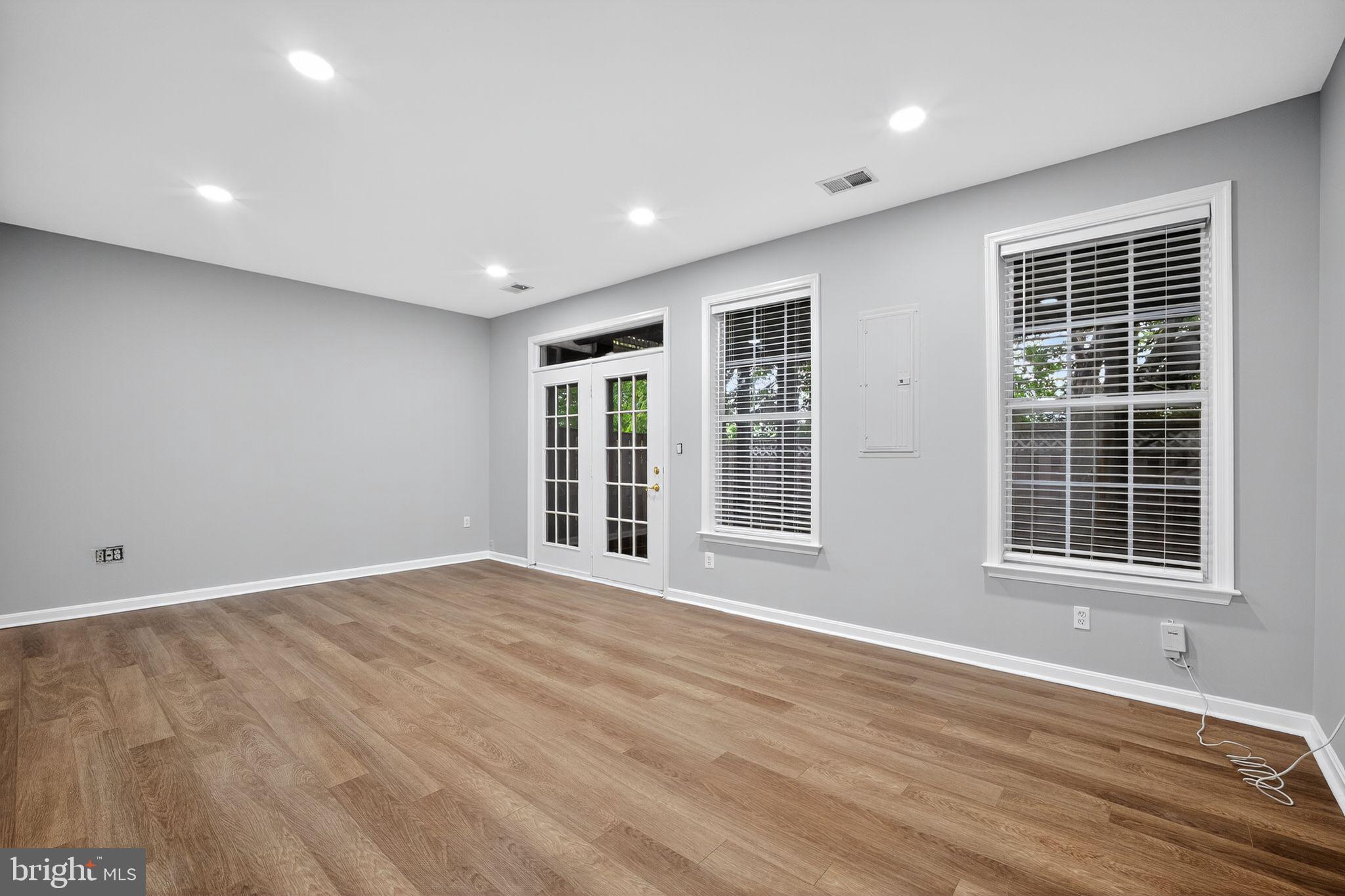 ROCKLAND VILLAGE - Residential Lease