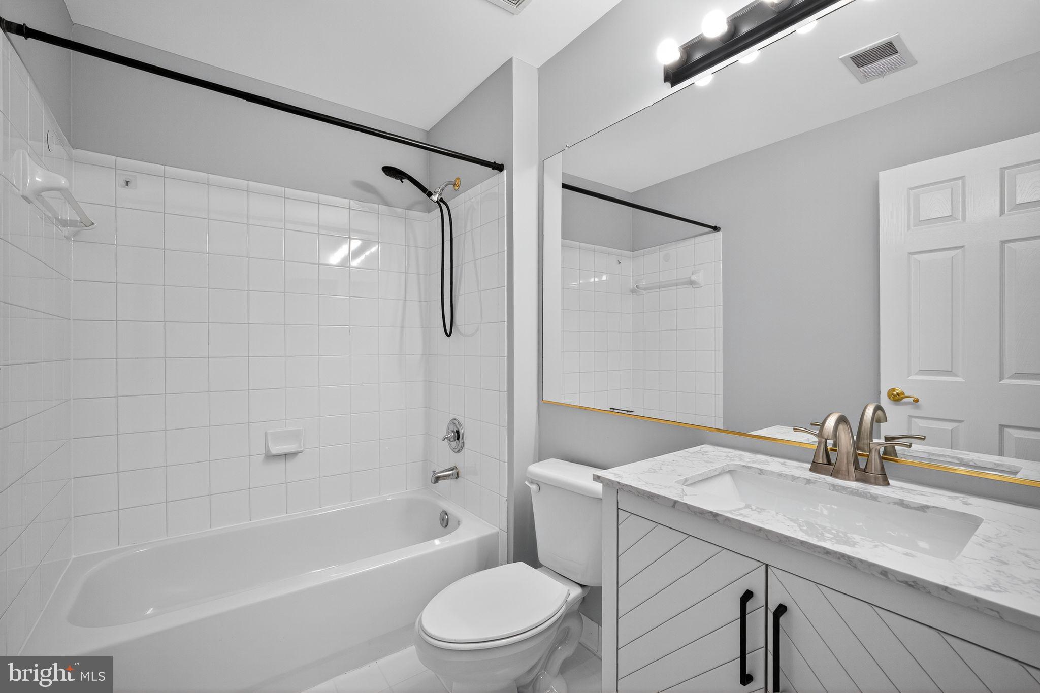 ROCKLAND VILLAGE - Residential Lease