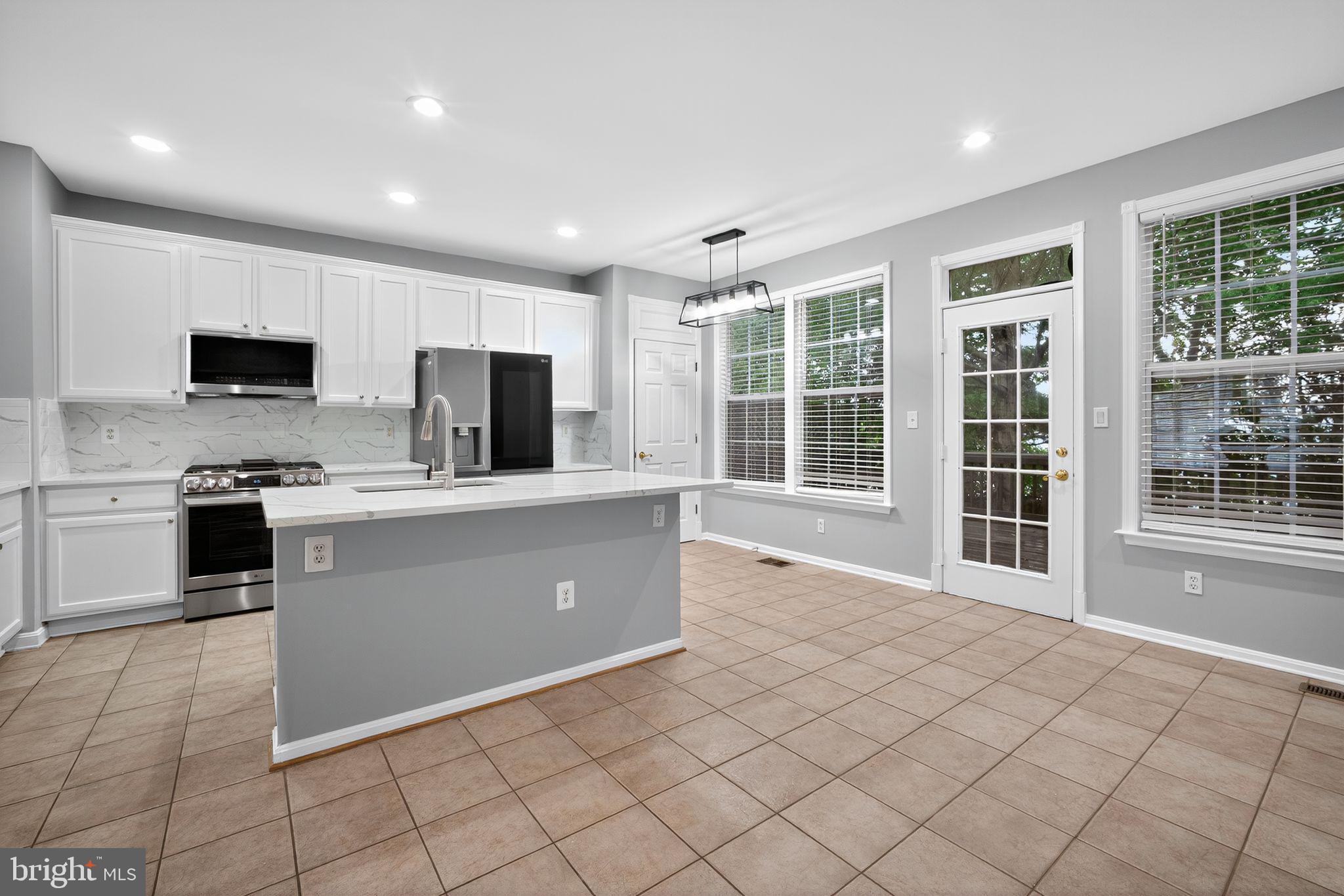 ROCKLAND VILLAGE - Residential Lease