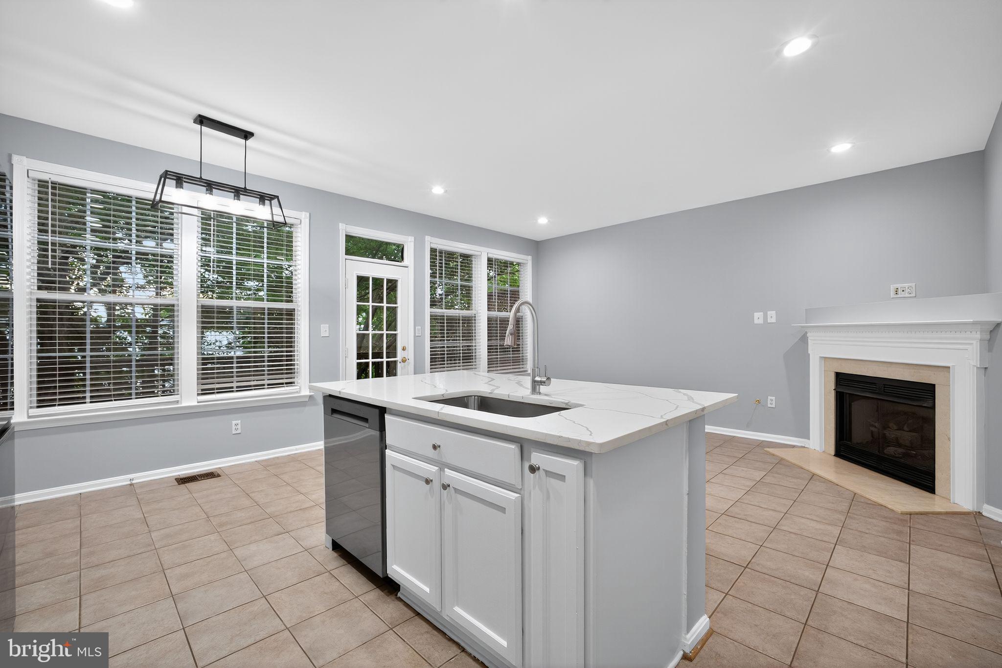 ROCKLAND VILLAGE - Residential Lease