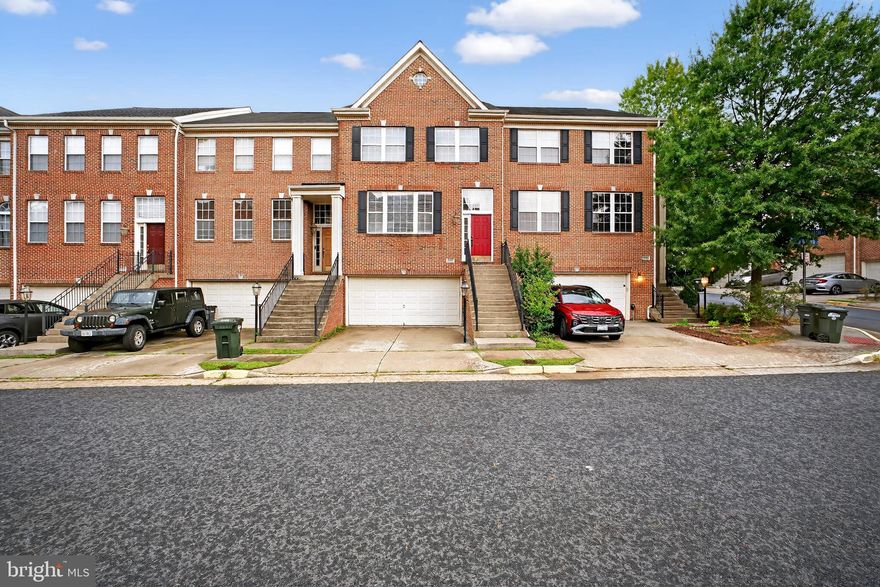 Ready for you to move in !
Open floor plan with sun-filled living room. Large kitchen with breakfast area, 
 Freshly painted, new appliances, new quartz countertop, new back splash, New kitchen is waiting for you.  New HVAC , new bathroom vanities, new recess lights, new vanities.  and more ...Harewood floors,
Vaulted ceiling,  Must see ! Chantilly high school district.