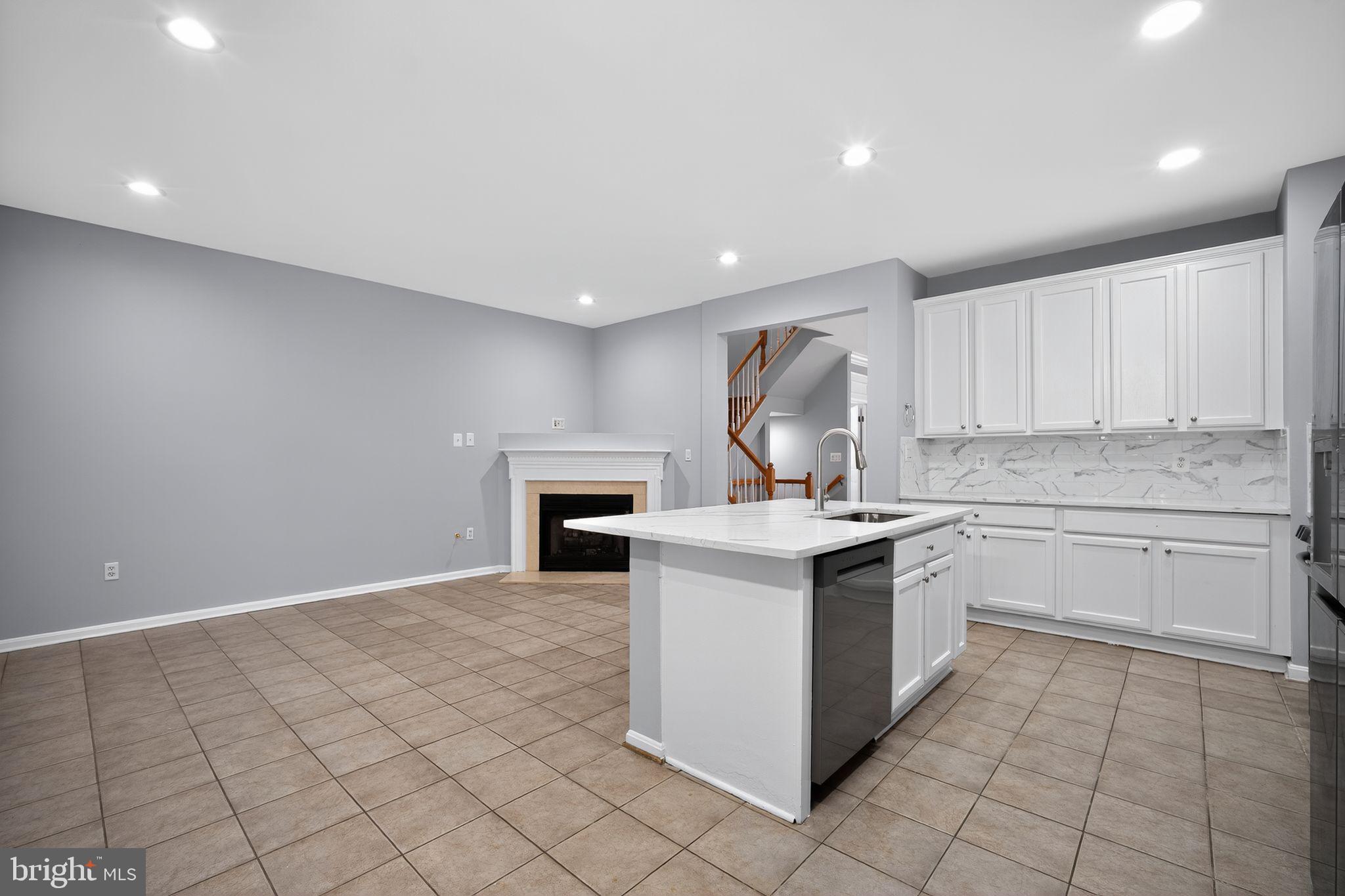 ROCKLAND VILLAGE - Residential Lease