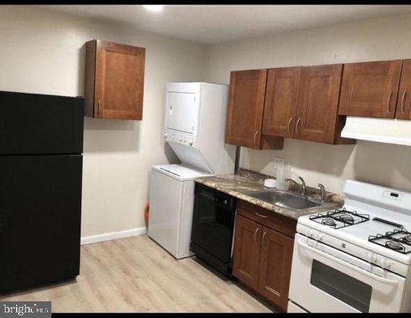 CHELSEA WOODS-PHASE 3> - Residential Lease