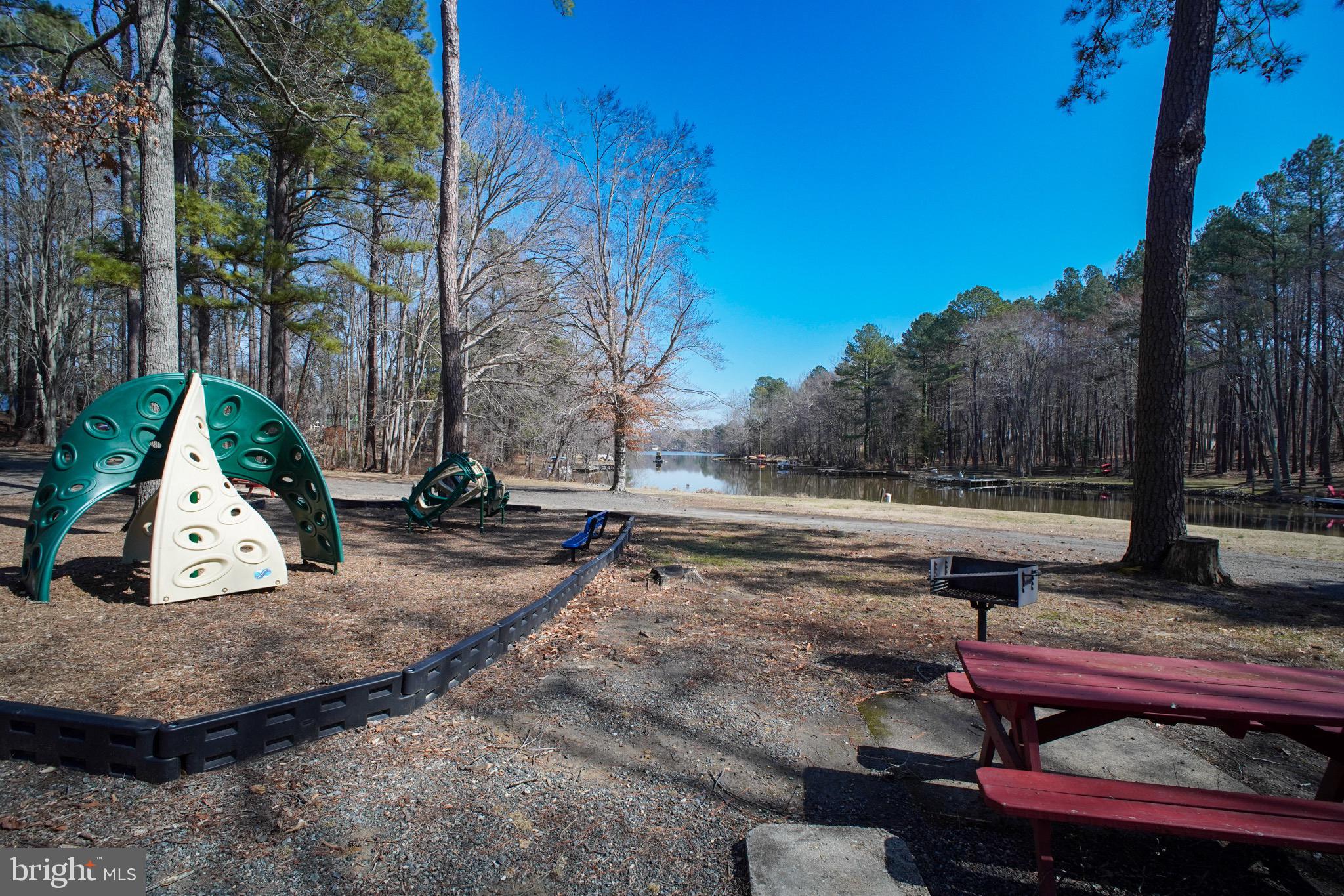 LAKE CAROLINE - Residential