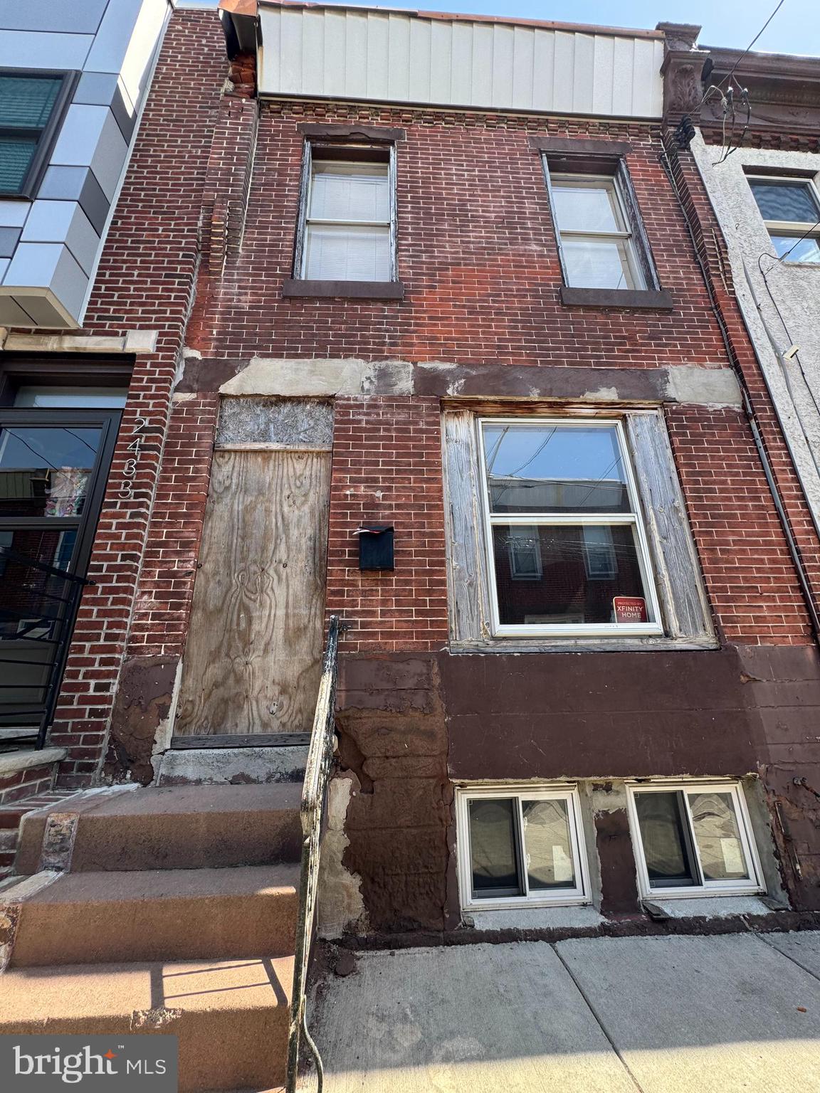 This two-story, 2-bedroom, 1-bath home is a full rehab opportunity waiting for the right contractor or savvy investor. Located in a desirable area, this property features an unfinished basement and offers tons of potential for a full renovation. Bring your vision and transform this blank canvas into something spectacular. Don’t miss out on a great location with endless possibilities!