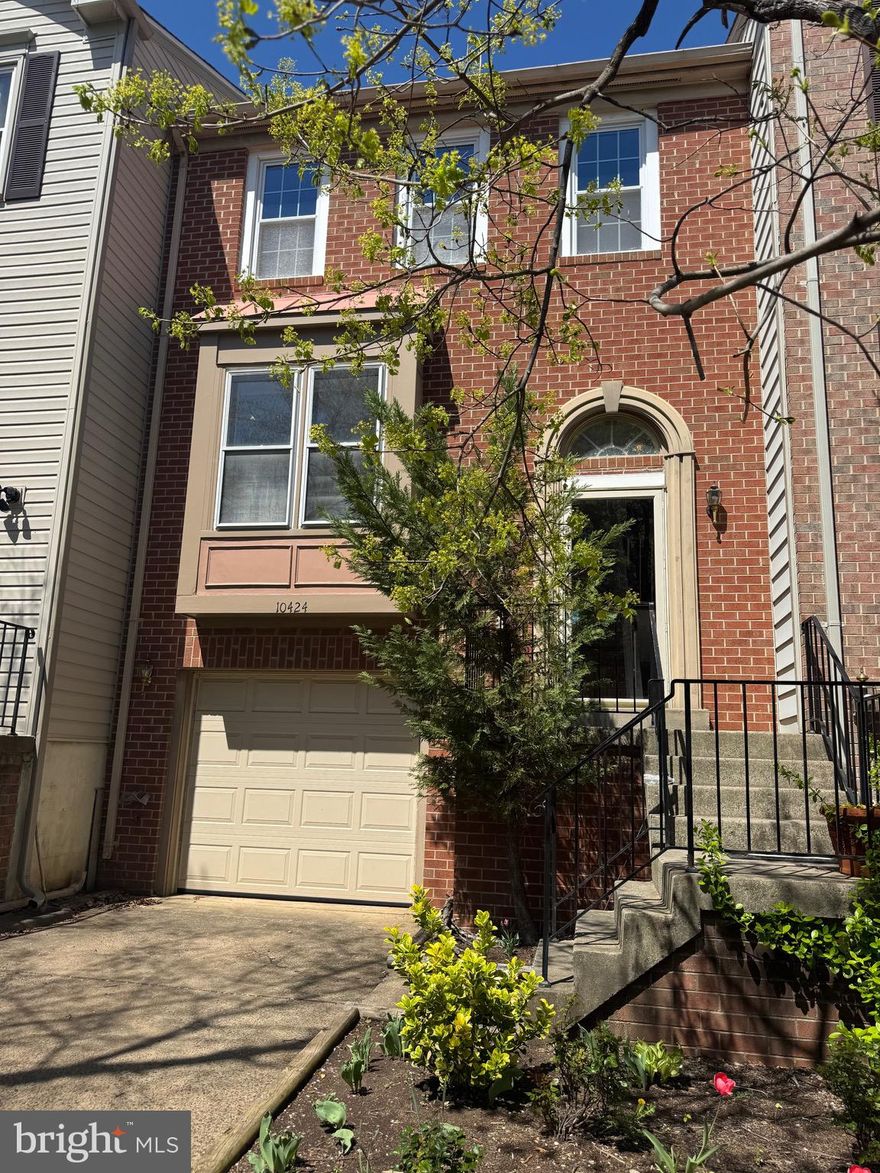 Beautiful 3 level townhouse, 3 bedrooms, 1 car garage, 2 level deck, fenced back yards, vaulted ceilings, finished walkout basement, hardwood floor and much more.  Please use NVAR rental application form. We need a NVAR rental application, Photo ID, recent 1 month paystub, W2, tax return and credit / background check. If you have questions, contact alt agent.