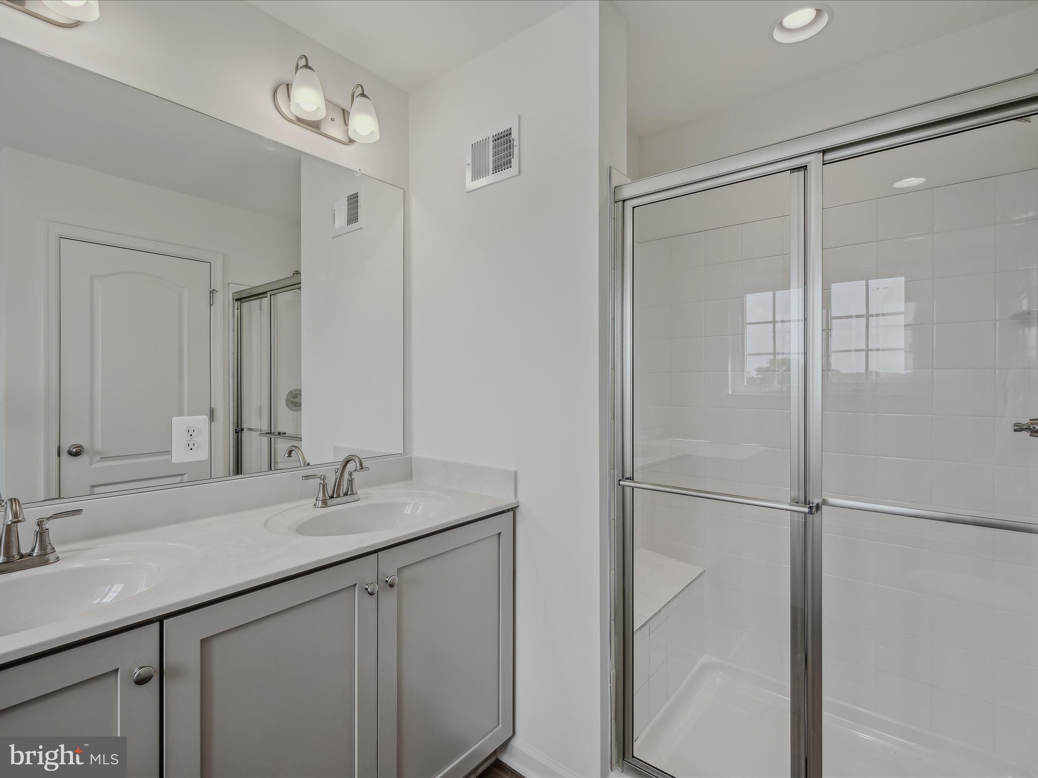 OVERLOOK AT RIVERSIDE TOWNHOMES - Residential Lease