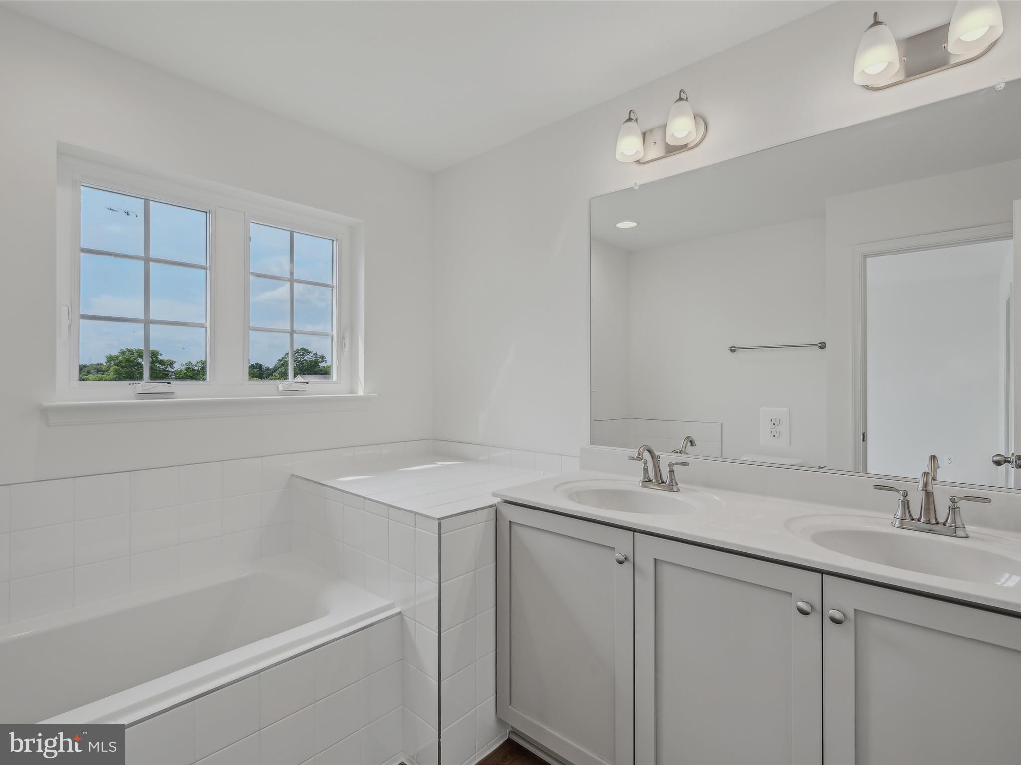 OVERLOOK AT RIVERSIDE TOWNHOMES - Residential Lease