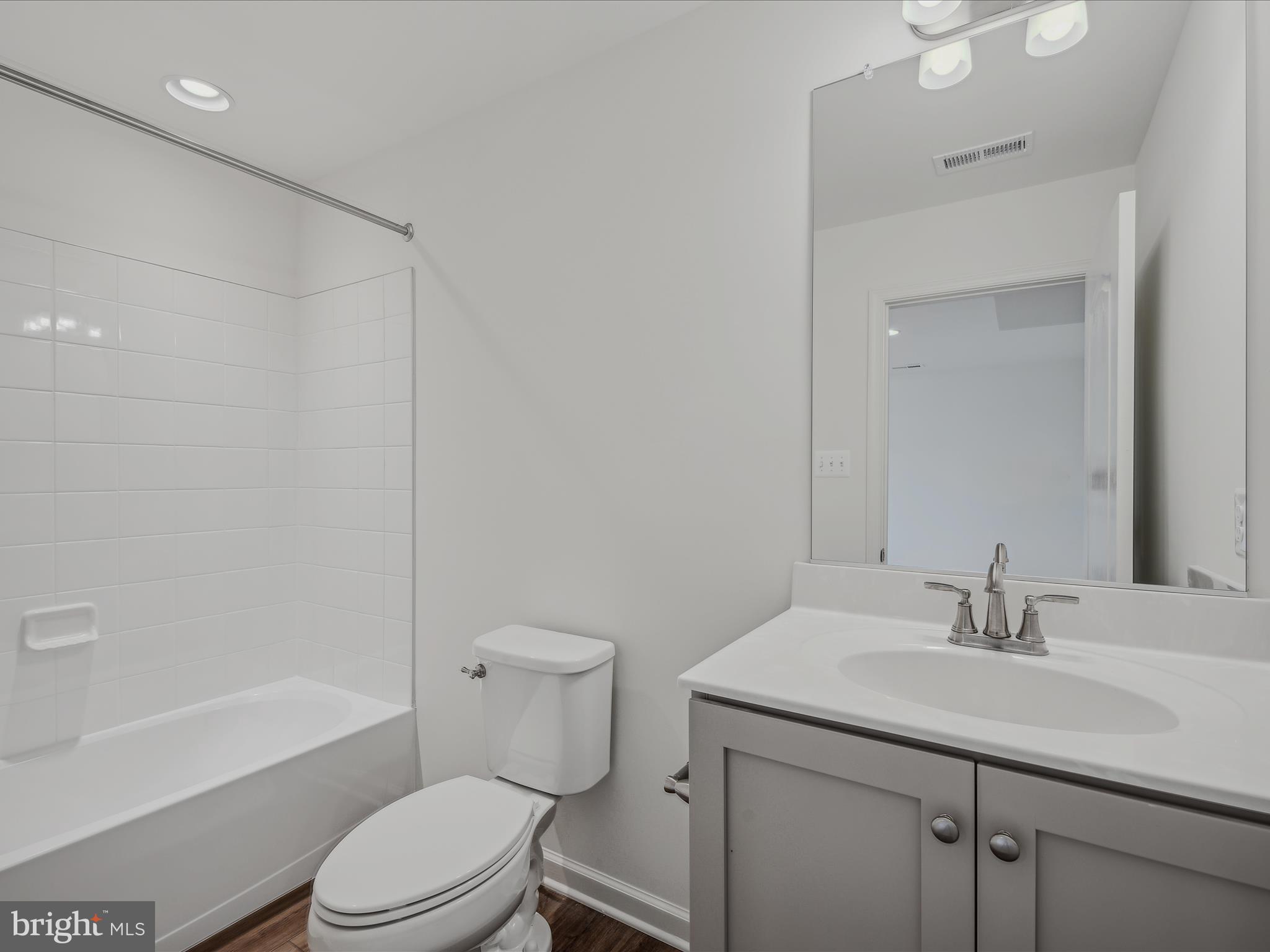 OVERLOOK AT RIVERSIDE TOWNHOMES - Residential Lease