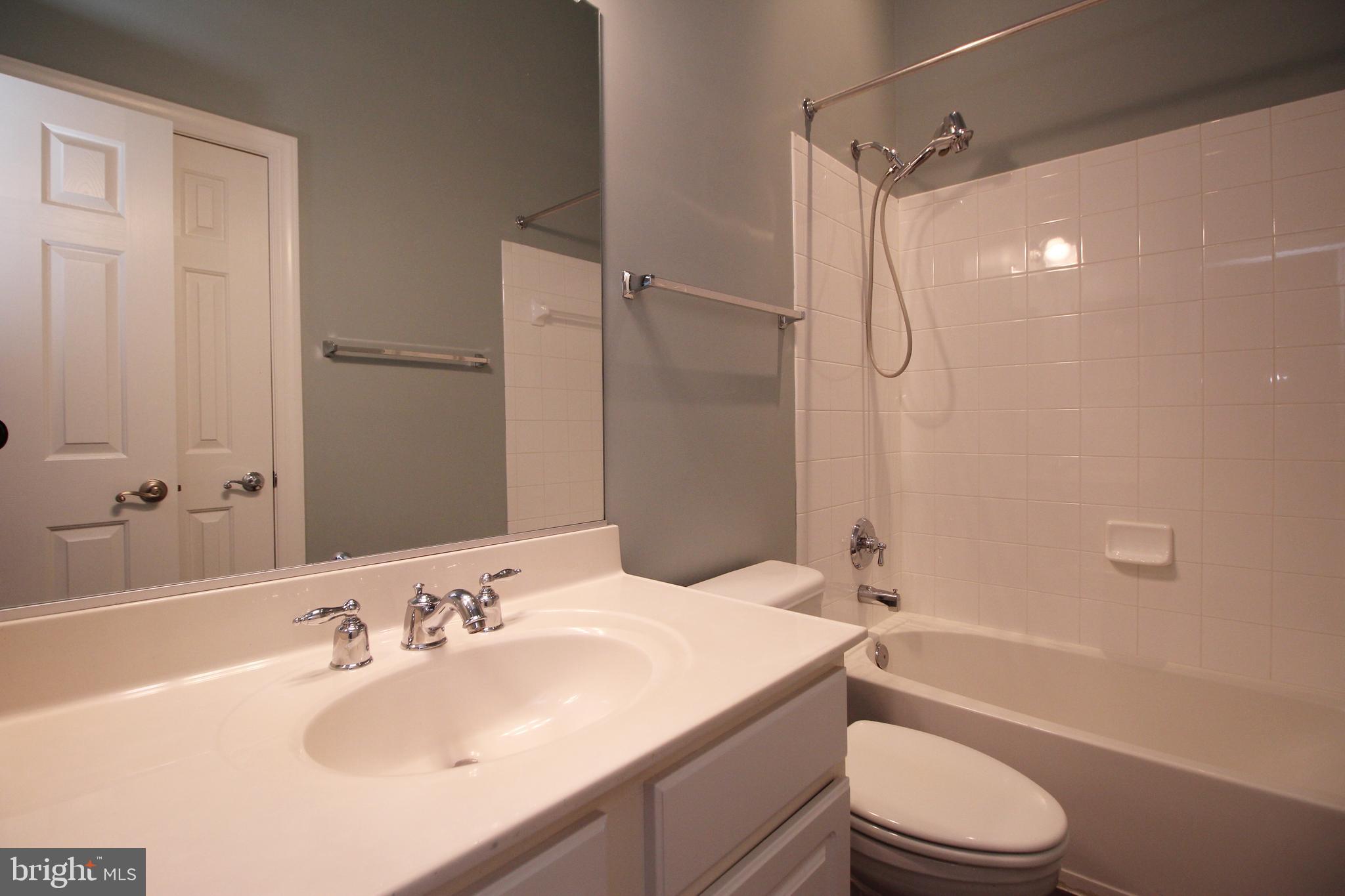 ELMWOOD - Residential Lease