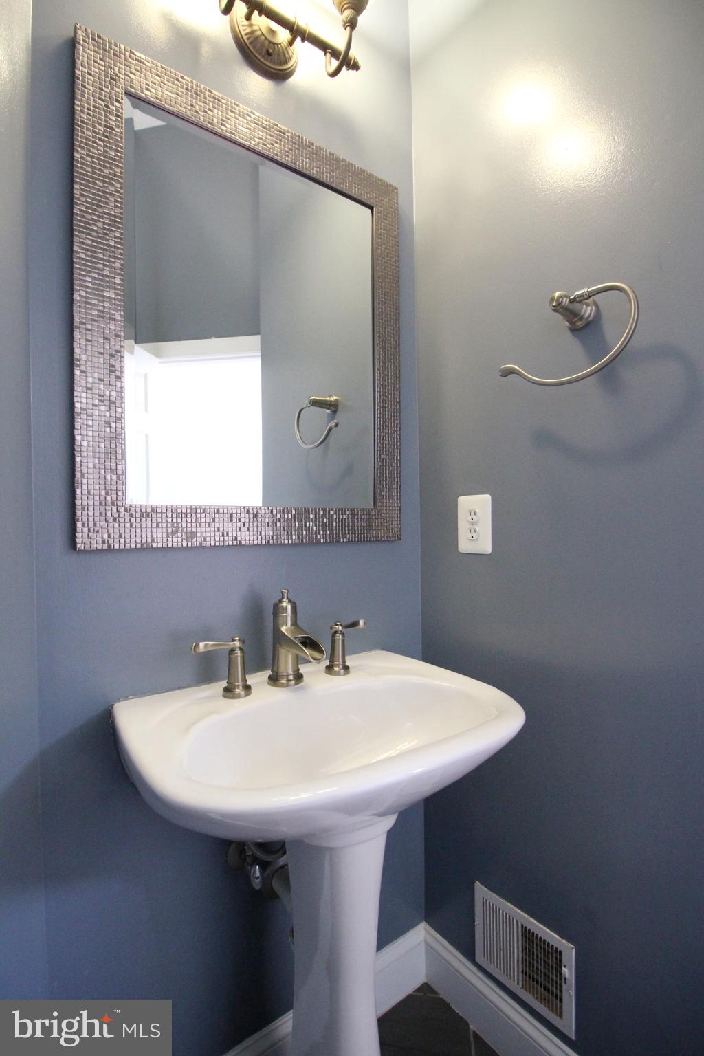 ELMWOOD - Residential Lease