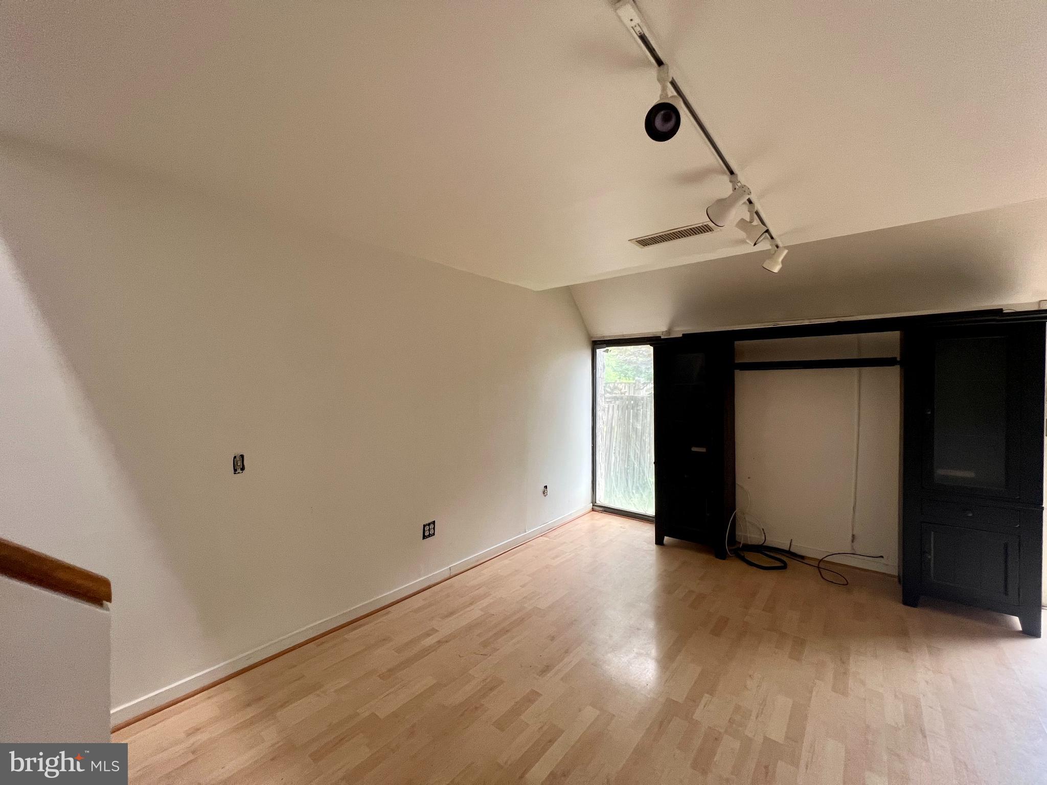 COLD SPRING NEWTOWN - Residential