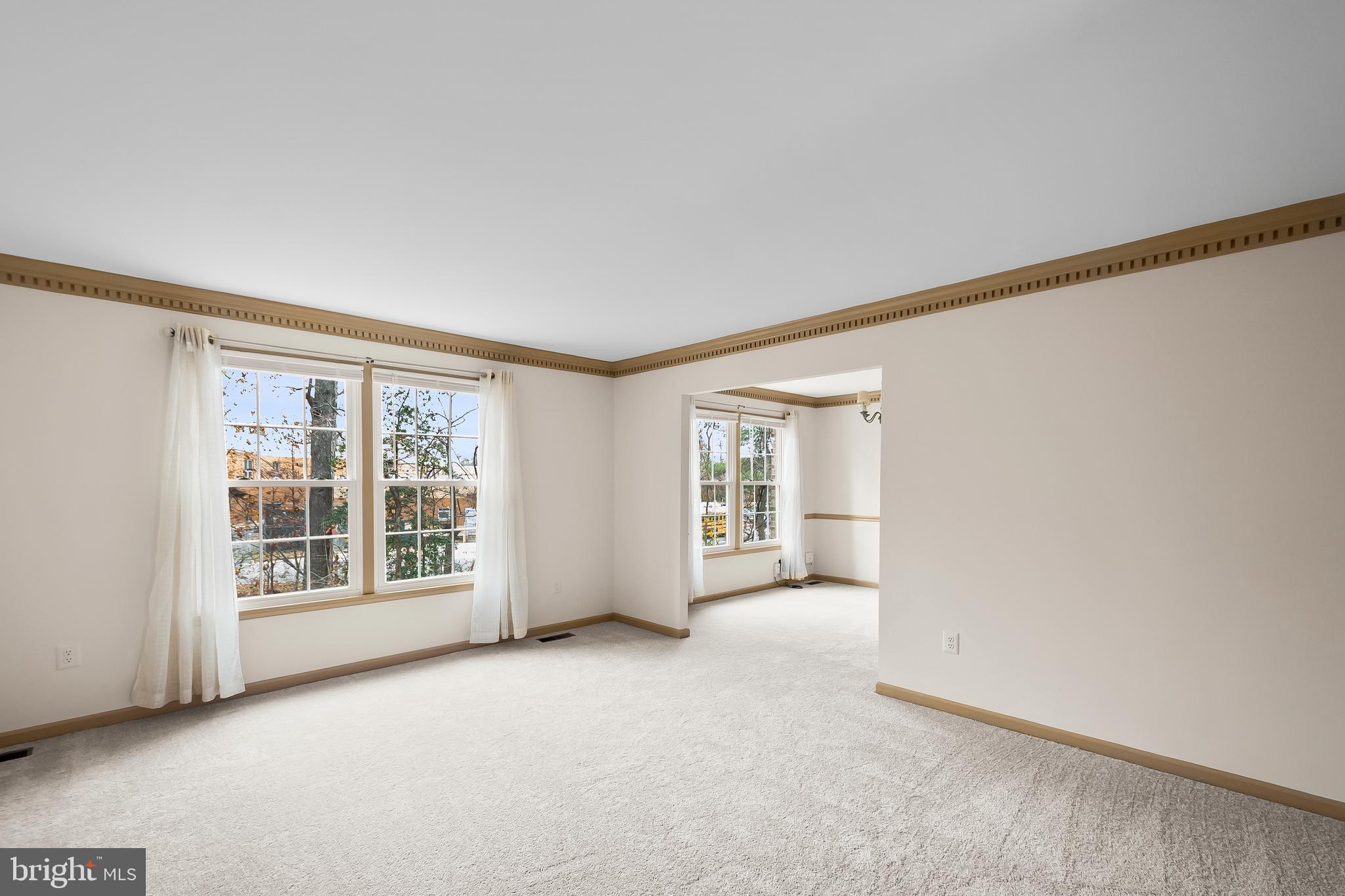 ORANGE HUNT SQUARE - Residential Lease