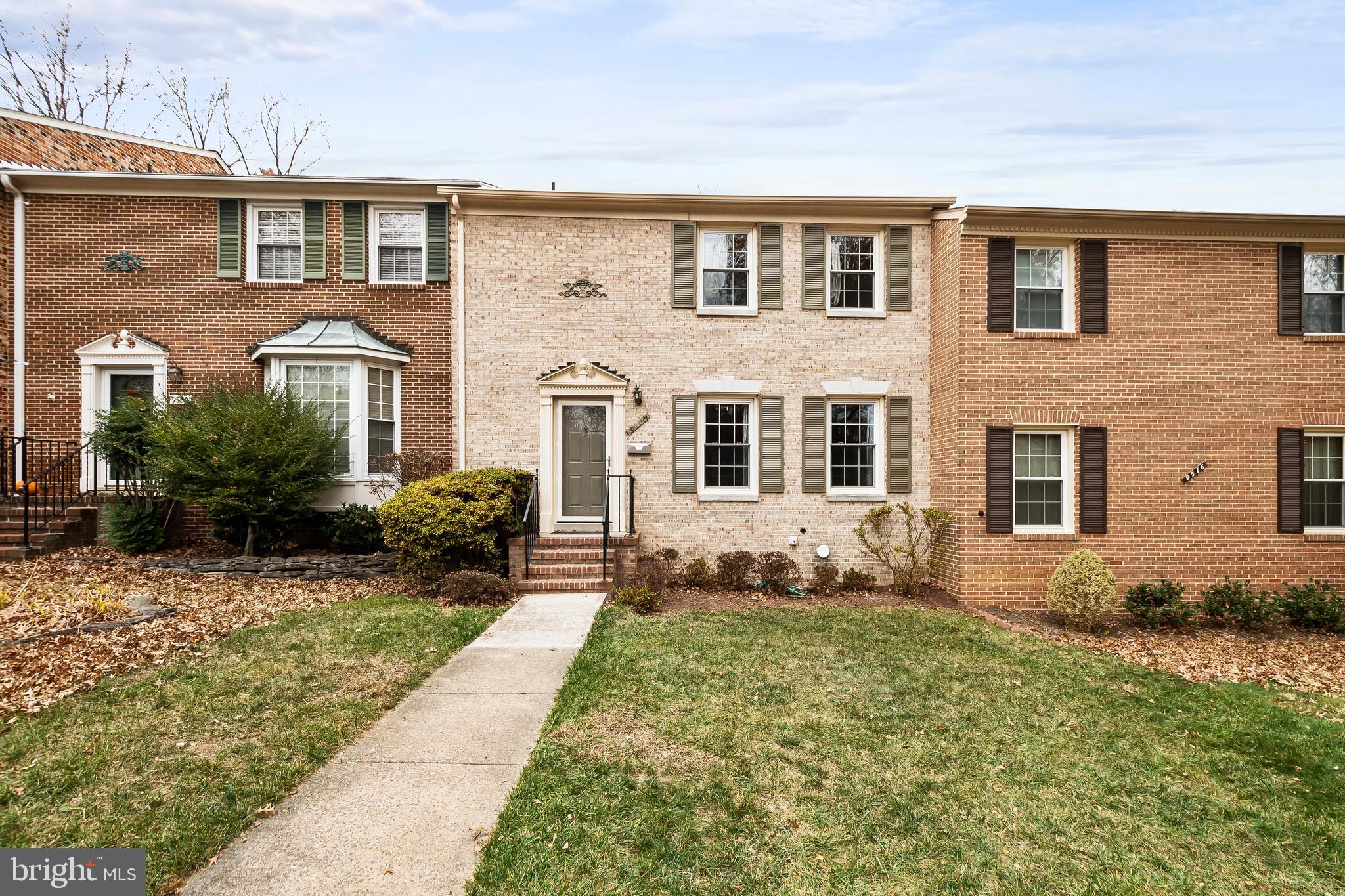 ORANGE HUNT SQUARE - Residential Lease