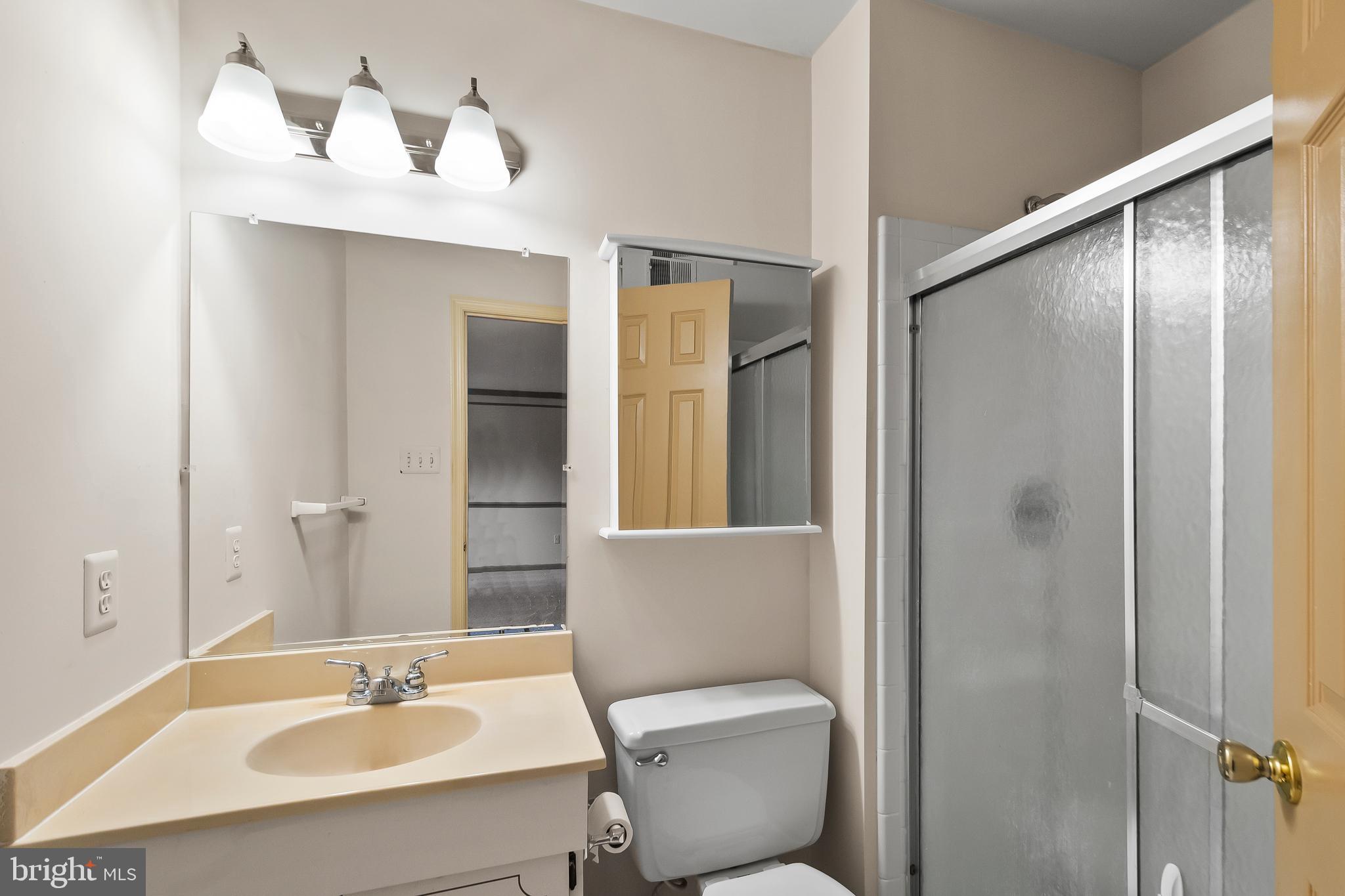 ORANGE HUNT SQUARE - Residential Lease