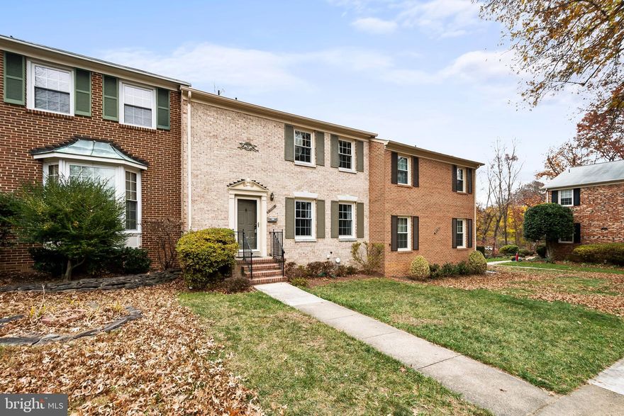 HUGE 3BR,2.55 BA TH IN GOOD CONDITION!NEWCARPET.FRESH PAINT.W/O TO  FENCED BACK YARD.UPDATES.HUGE KITCH/FR.SEP DR.FIN RR W/FIREPLACE.LARGE PRIMARY BR W/PRIVATE BATH ,WALK IN CLOSET & VANITY AREA. UPGRADED HALL BATH AND TWO LARGE BEDROOMS ON UL. OVERSIZED KITCHEN/FR AREA WITH LARGE WINDOWS. SEPARATE LIVING ROOM AND DINING ROOM.LOWER LEVEL FEATURES A FINISHED REC ROOM WITH BRICK RAISED HEARTH FIREPLACE AND ACCESS TO A FENCED YARD.OVER 2500 SQ FT OF LIV.SPACE. 2 PARKING SPACES OUT FRONT(#5&6 FROM RIGHT..UNMARKED)NO MORE THAN 2 INCOMES TO QUALIFY.NO SMOKERS.2 PKG SPACES.PETS---CASE BY CASE.NO CATS!!HOME FEEDS WEST SPRINGFIED,IRVING, SANGSTER FAIRFAX COUNTY PYRAMID.CLOSE TO HUNTSMAN SQUARE WITH SHOPPING & STARBUCKS,FAIRFAX  COUNTY PARKWAY,METRO BUS,SPRINGFIELD METRO & MALL, VRE. ACROSS THE ROAD FROM FAIRFAX COUNTY SOUTH RUN PARK ! LISTING AGENT IS A LICENSED REALTOR  IN  VIRIGINA AND IS THE OWNER/LANDLORD OF THIS HOME. .NVAR BOARD APPLICATION.DEPOSIT  TO PATRICIA WIRTH, TRUSTEE .CREDIT CHECK WILL BE DONE THROUGH SMARTMOVE AFTER OWNER REVIEW . PREFERENCE WILL BE GIVEN TO TO MORE THAN 1 YEAR LEASE.
