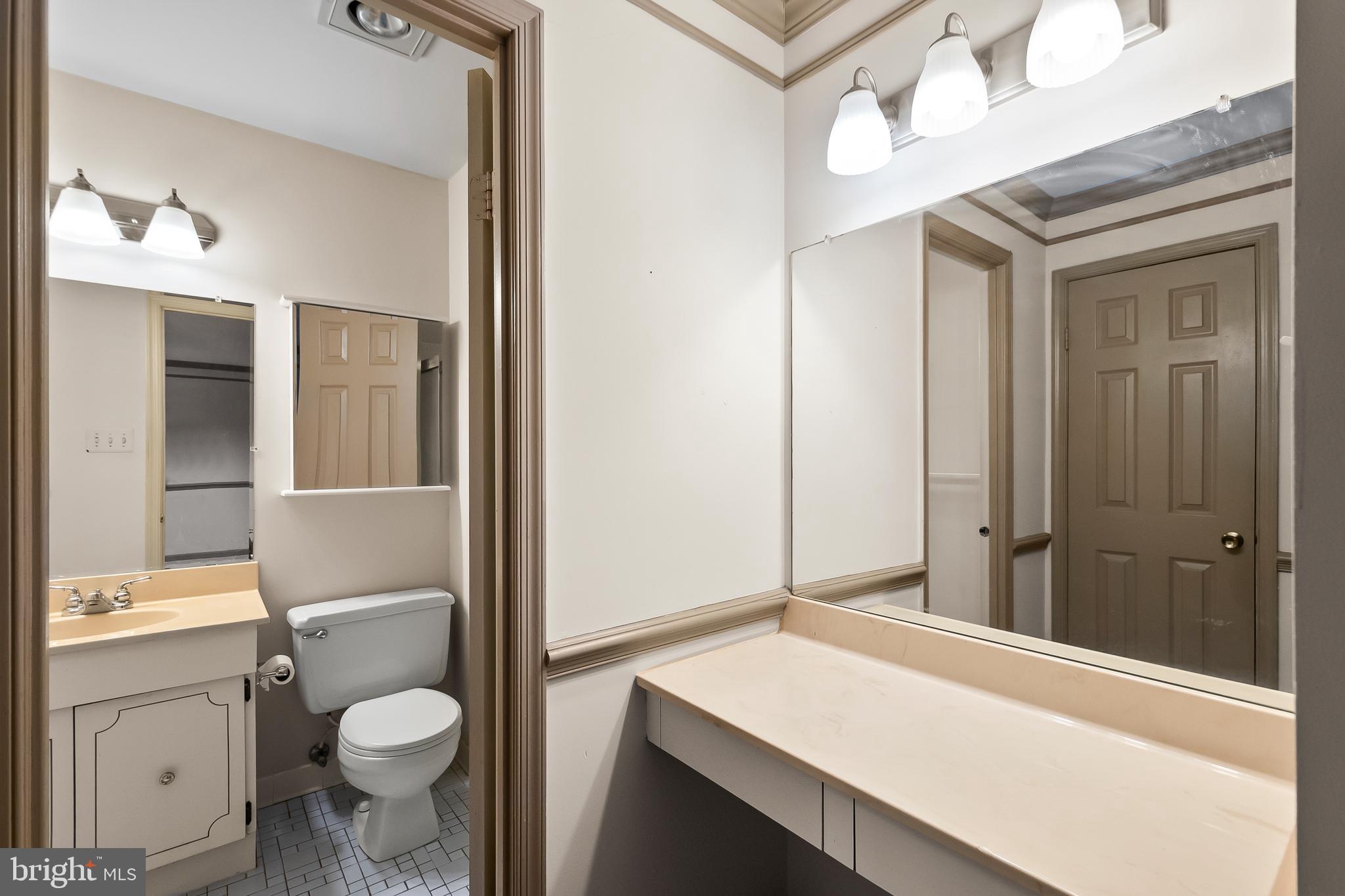 ORANGE HUNT SQUARE - Residential Lease