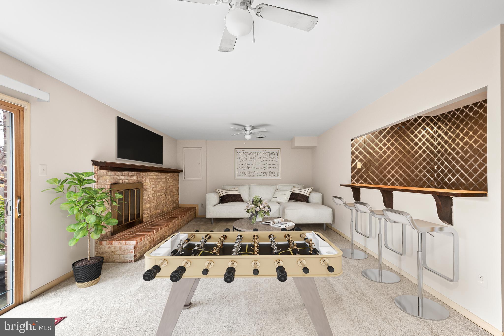 ORANGE HUNT SQUARE - Residential Lease