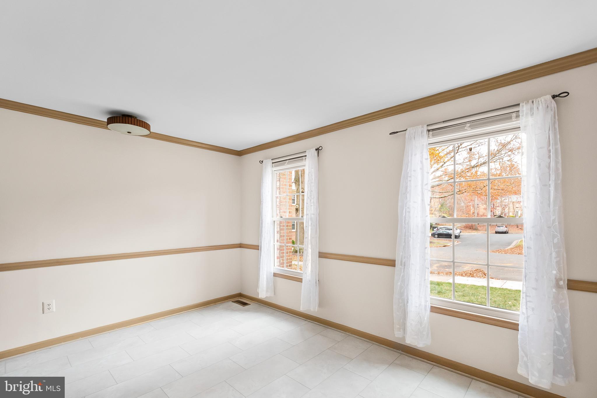 ORANGE HUNT SQUARE - Residential Lease