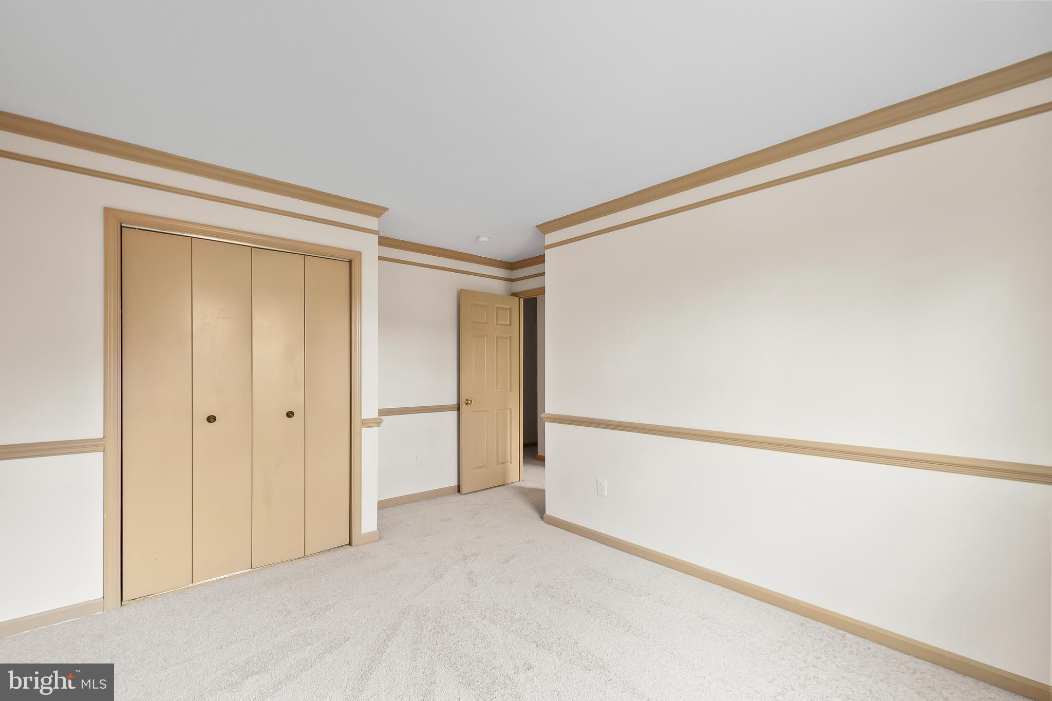 ORANGE HUNT SQUARE - Residential Lease