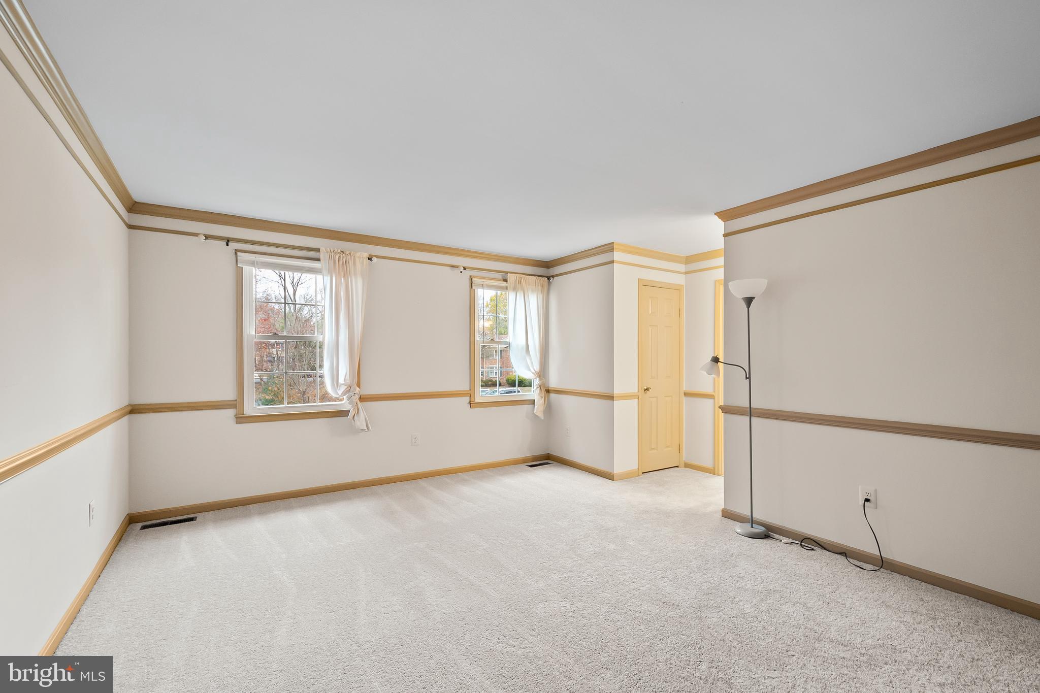 ORANGE HUNT SQUARE - Residential Lease