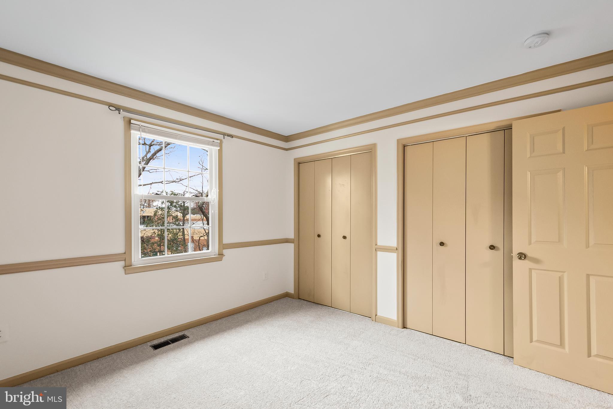 ORANGE HUNT SQUARE - Residential Lease