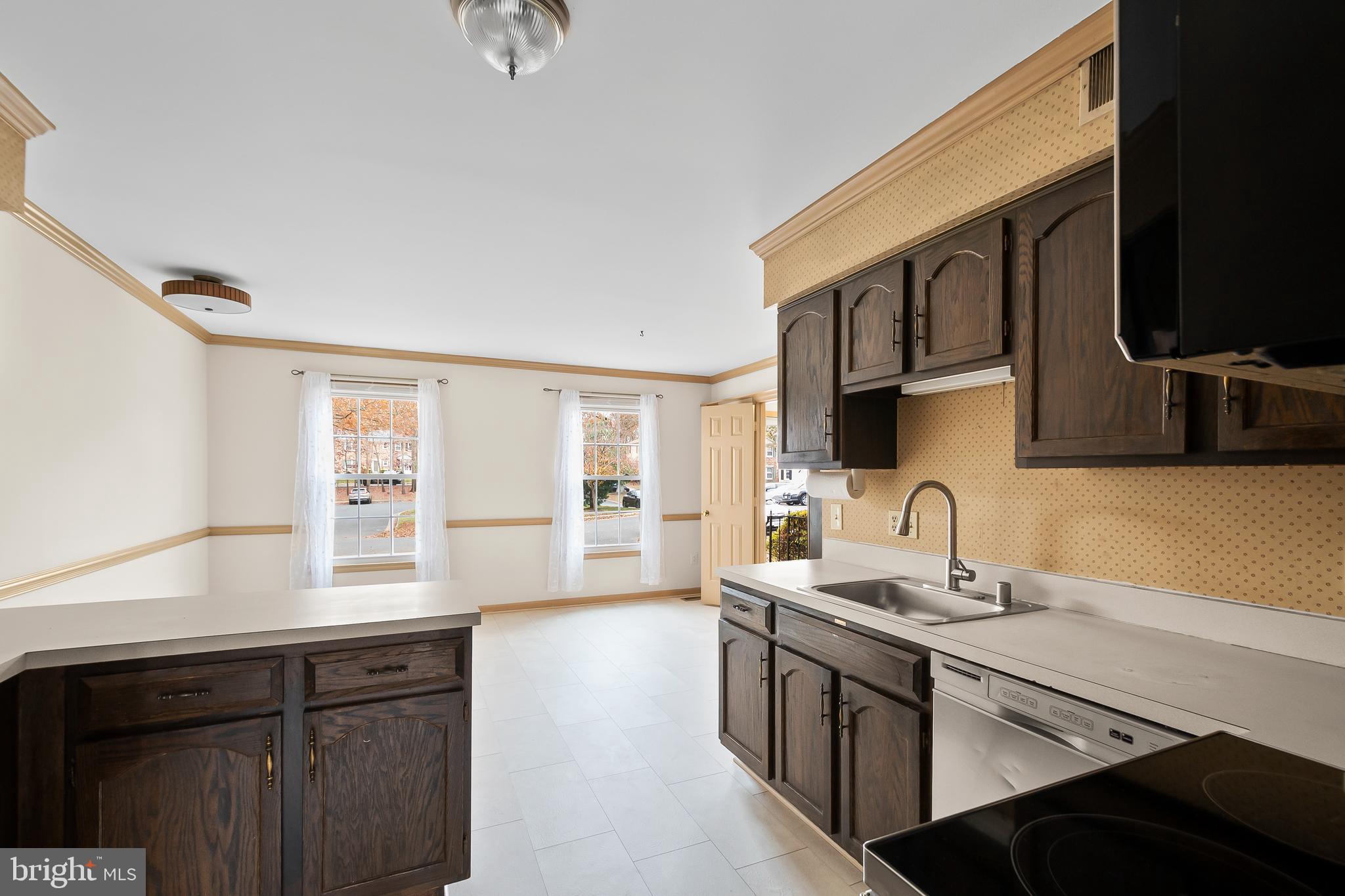 ORANGE HUNT SQUARE - Residential Lease