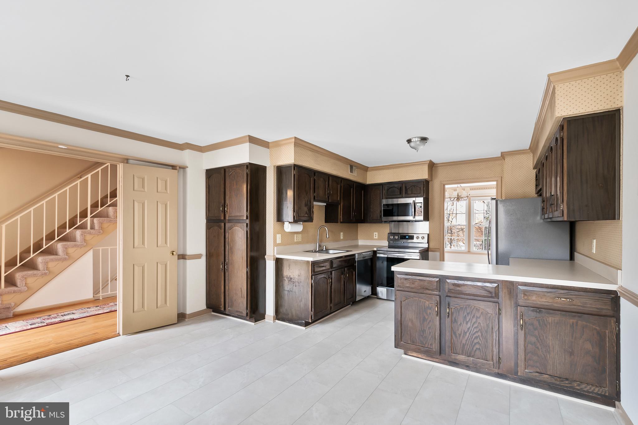 ORANGE HUNT SQUARE - Residential Lease