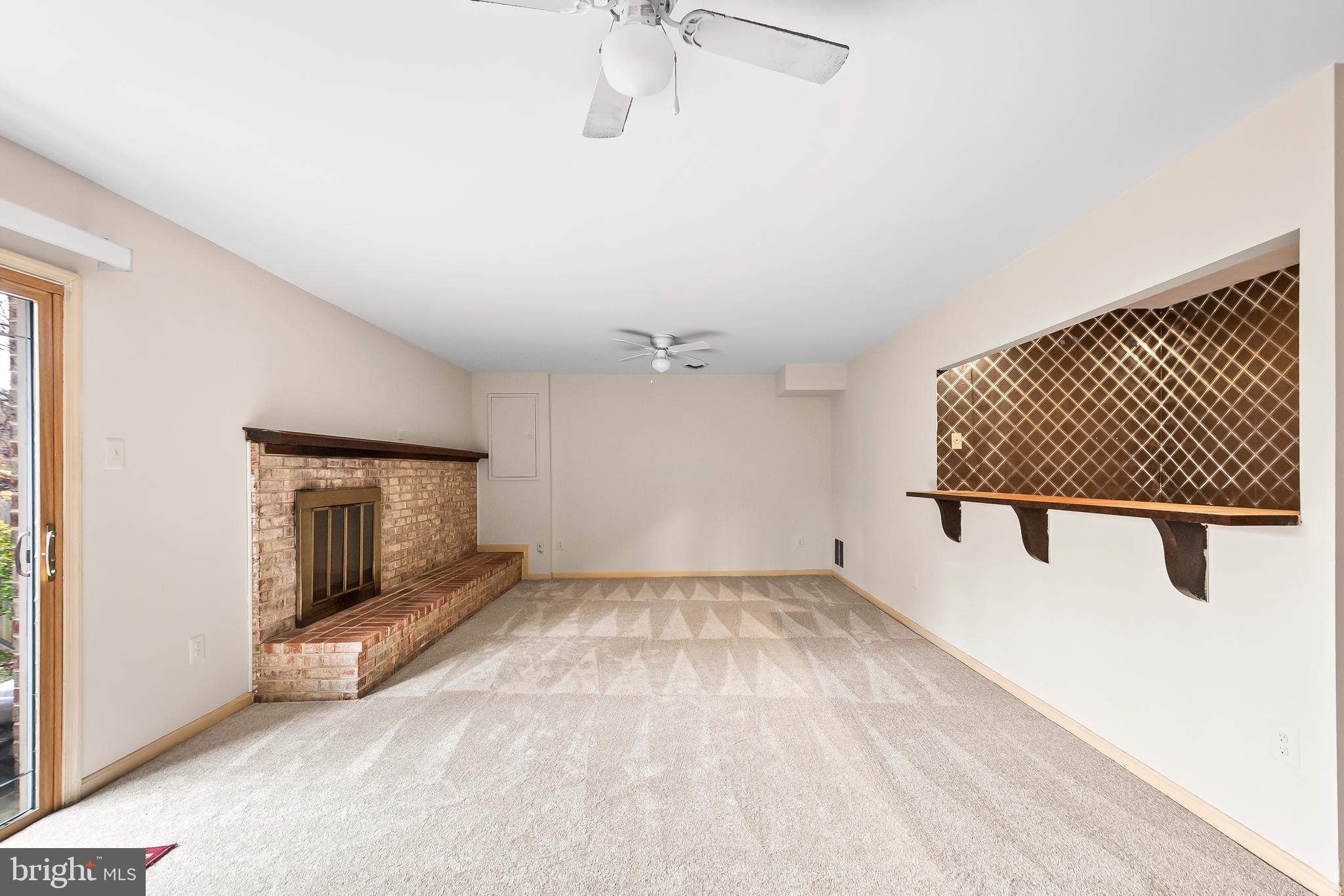 ORANGE HUNT SQUARE - Residential Lease