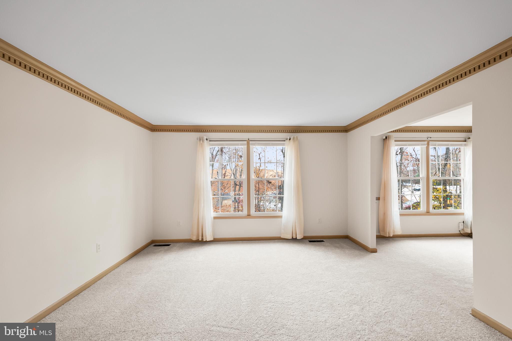 ORANGE HUNT SQUARE - Residential Lease