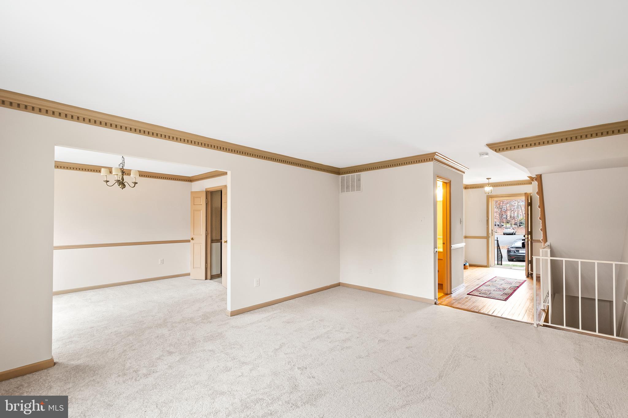 ORANGE HUNT SQUARE - Residential Lease