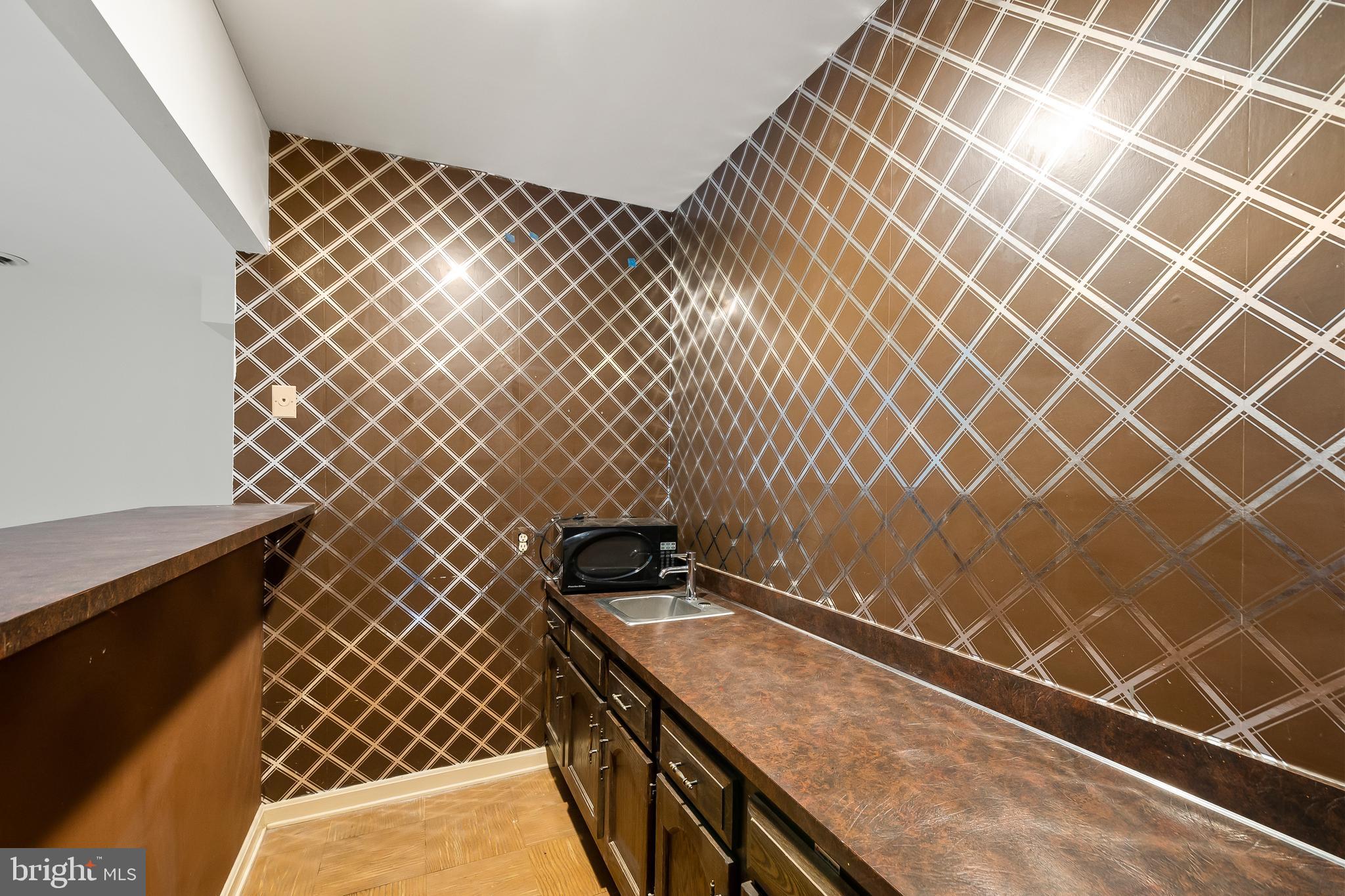 ORANGE HUNT SQUARE - Residential Lease