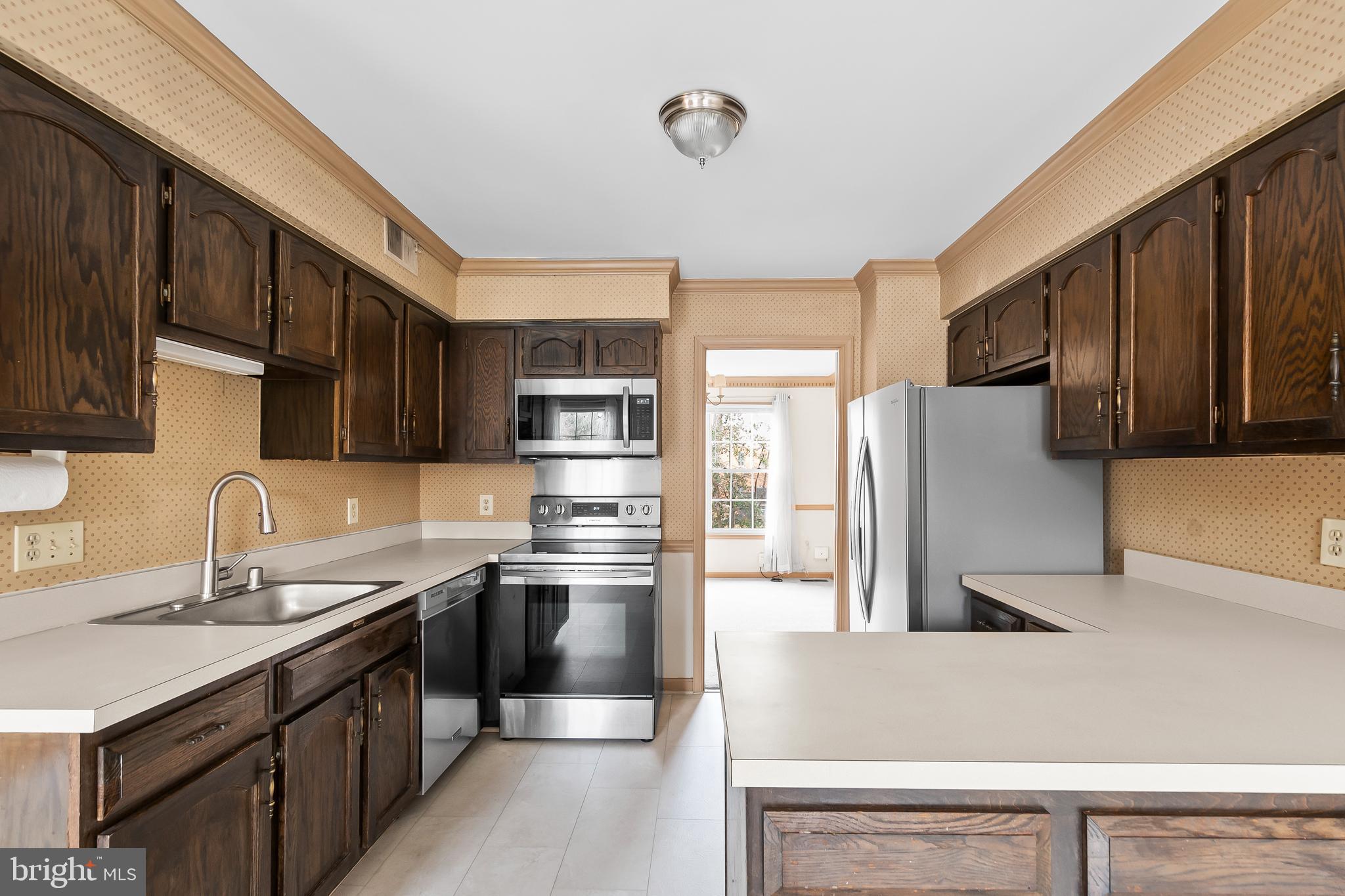 ORANGE HUNT SQUARE - Residential Lease