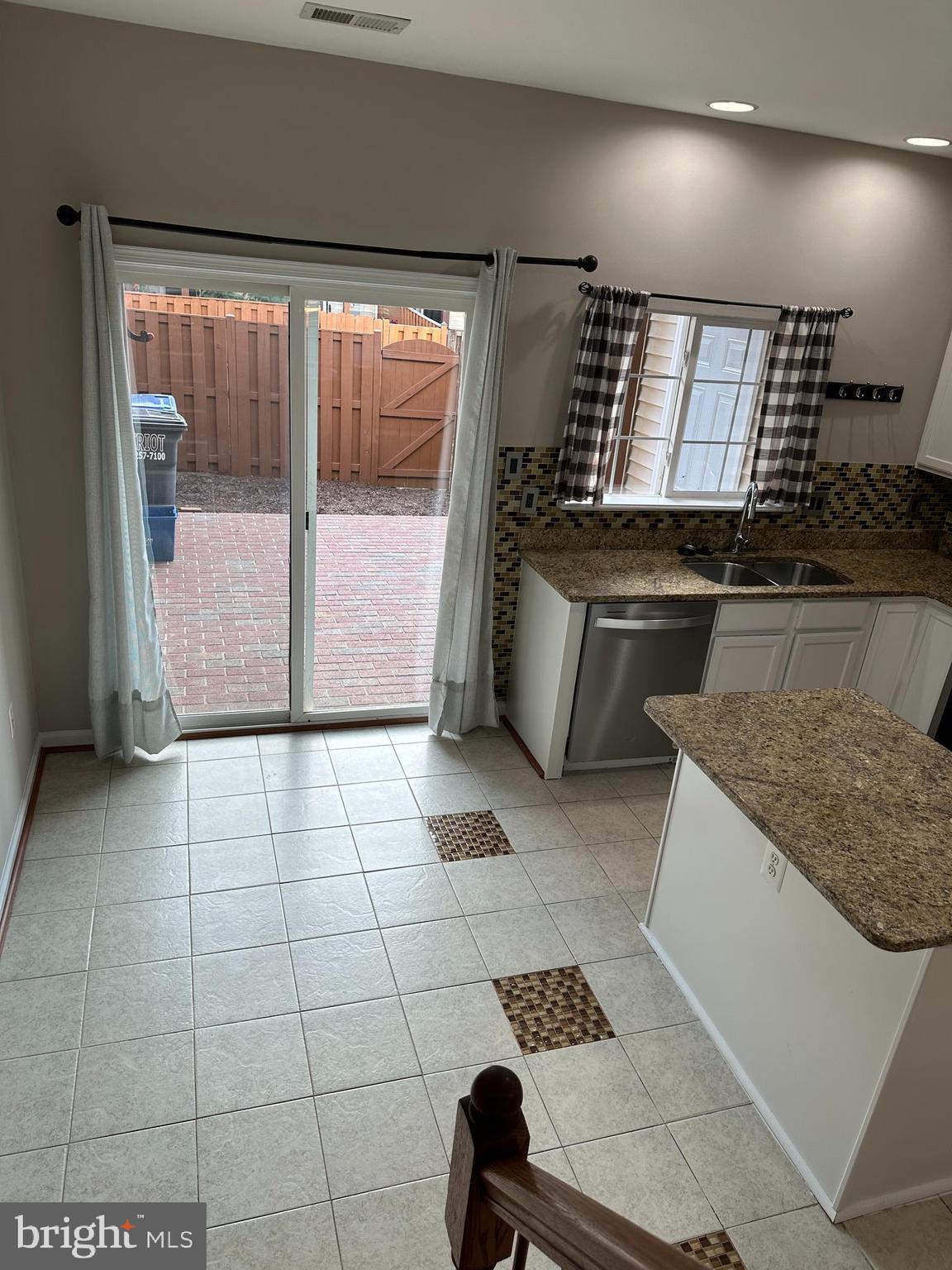 MCNAIR FARMS LANDBAY 11 - Residential Lease