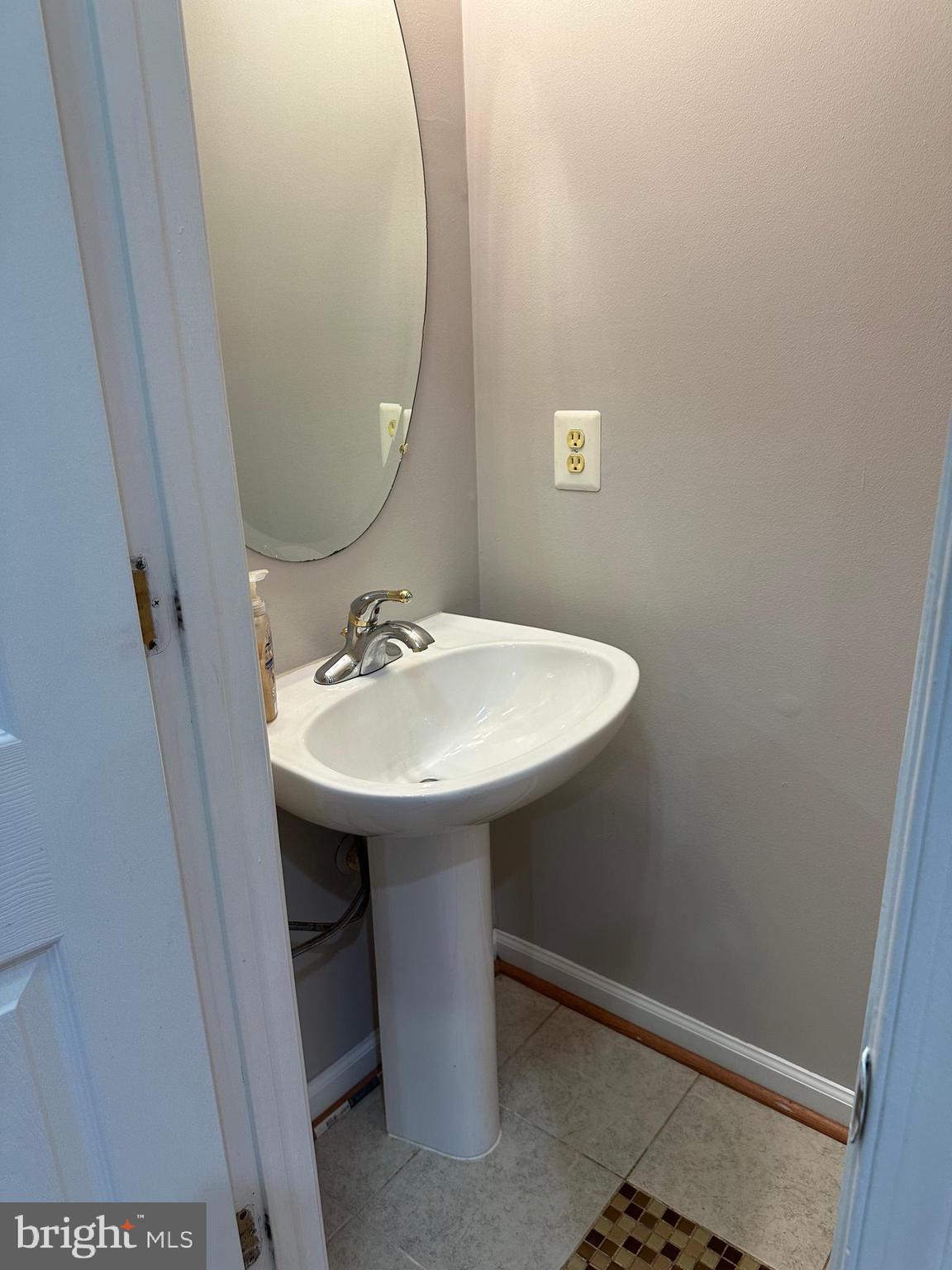 MCNAIR FARMS LANDBAY 11 - Residential Lease