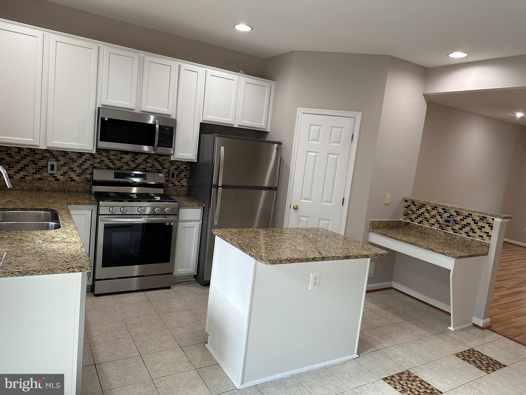 MCNAIR FARMS LANDBAY 11 - Residential Lease