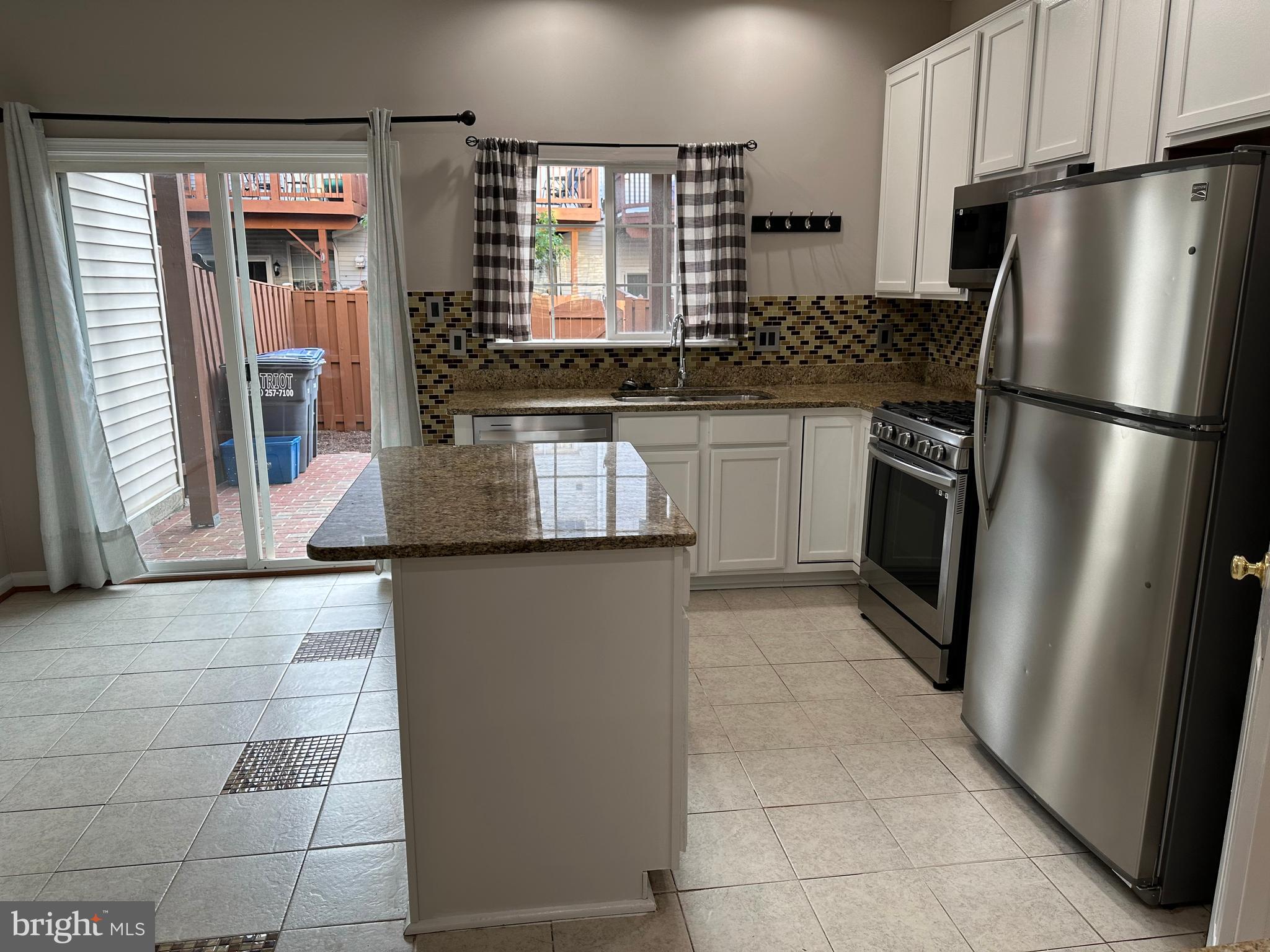 MCNAIR FARMS LANDBAY 11 - Residential Lease