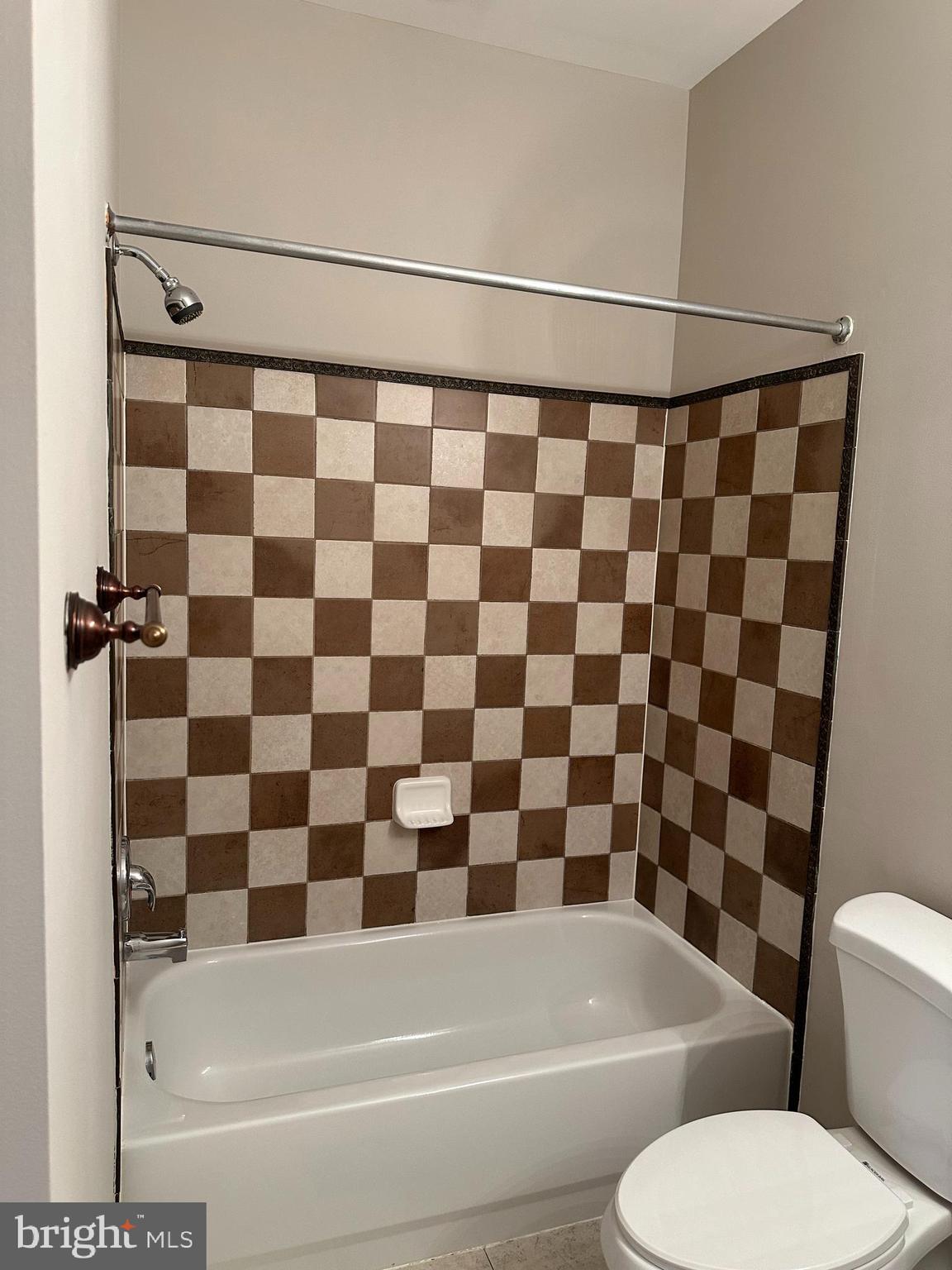 MCNAIR FARMS LANDBAY 11 - Residential Lease