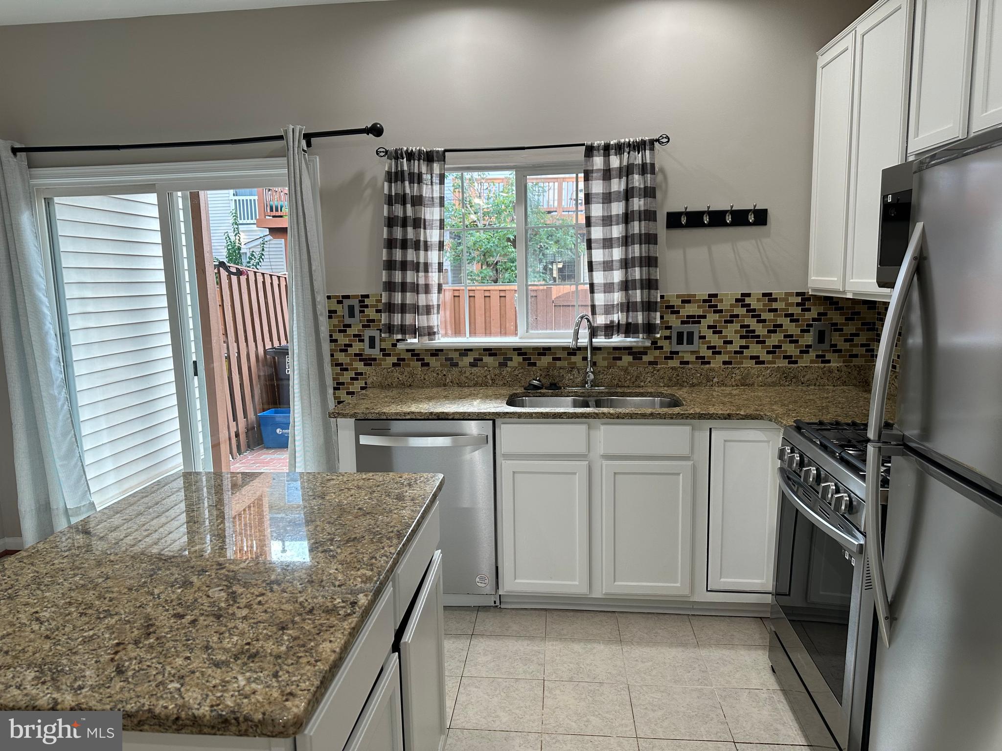 MCNAIR FARMS LANDBAY 11 - Residential Lease